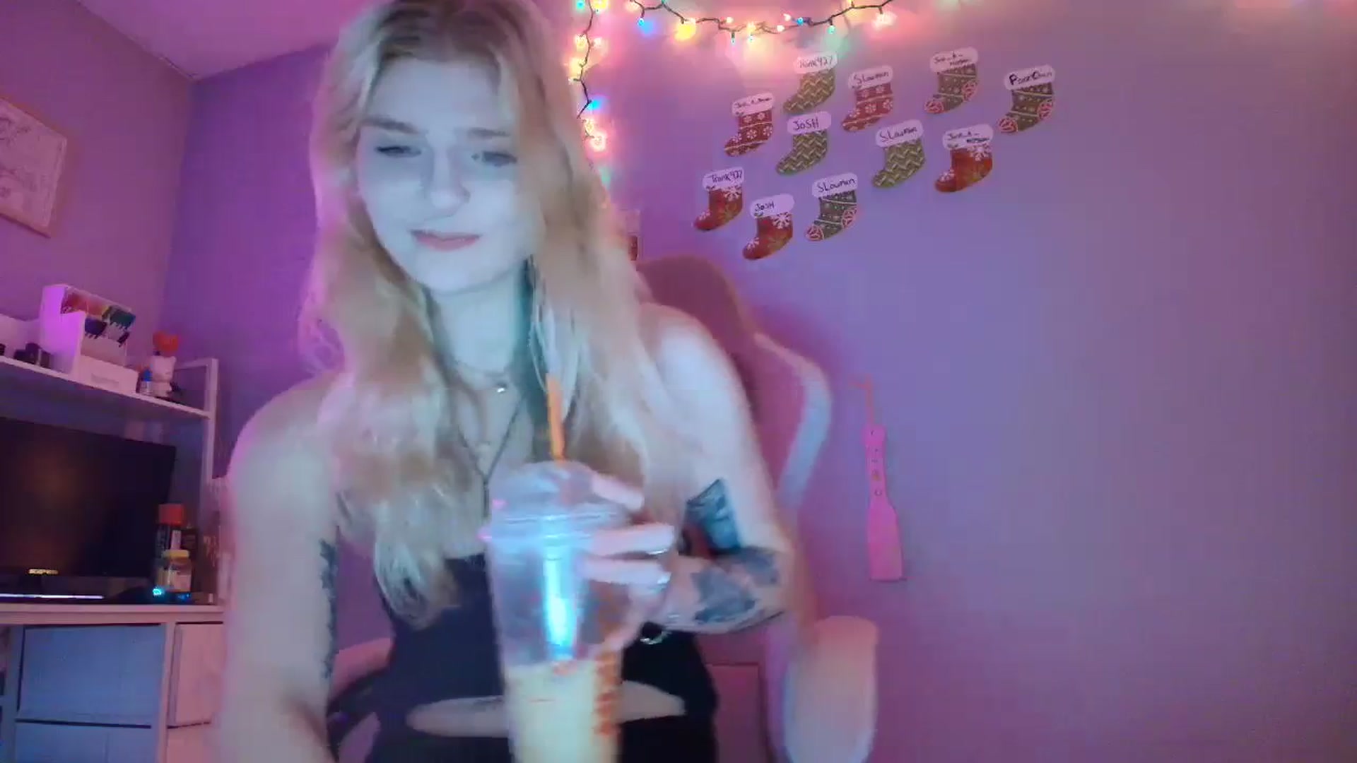 Gallery image thumbnail from DuckChan0's myfreecams stream on, 11/29/2025, 18:09 image 16 of 20