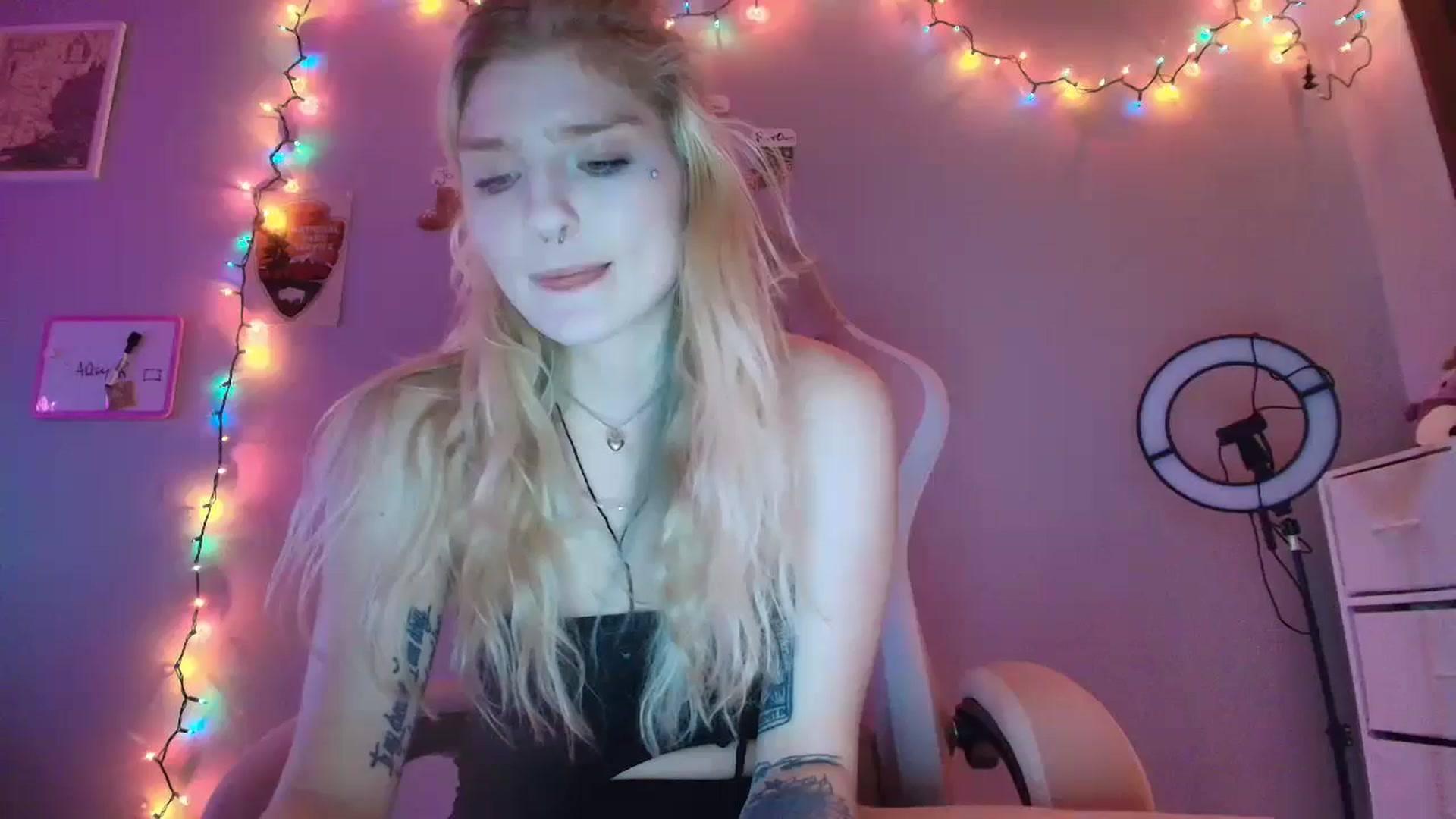 Gallery image thumbnail from DuckChan0's myfreecams stream on, 11/30/2025, 02:33 image 1 of 20