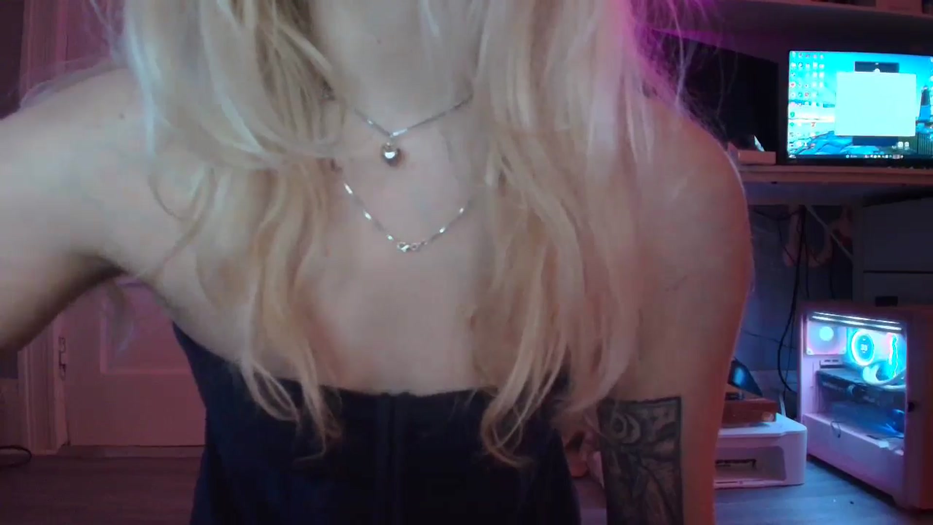 Gallery image thumbnail from DuckChan0's myfreecams stream on, 11/30/2025, 19:54 image 10 of 20