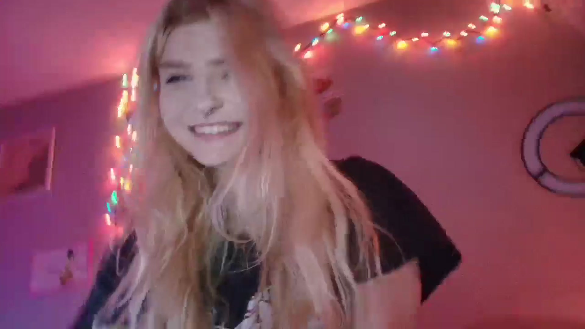 Gallery image thumbnail from DuckChan0's myfreecams stream on, 12/01/2025, 19:34 image 12 of 20