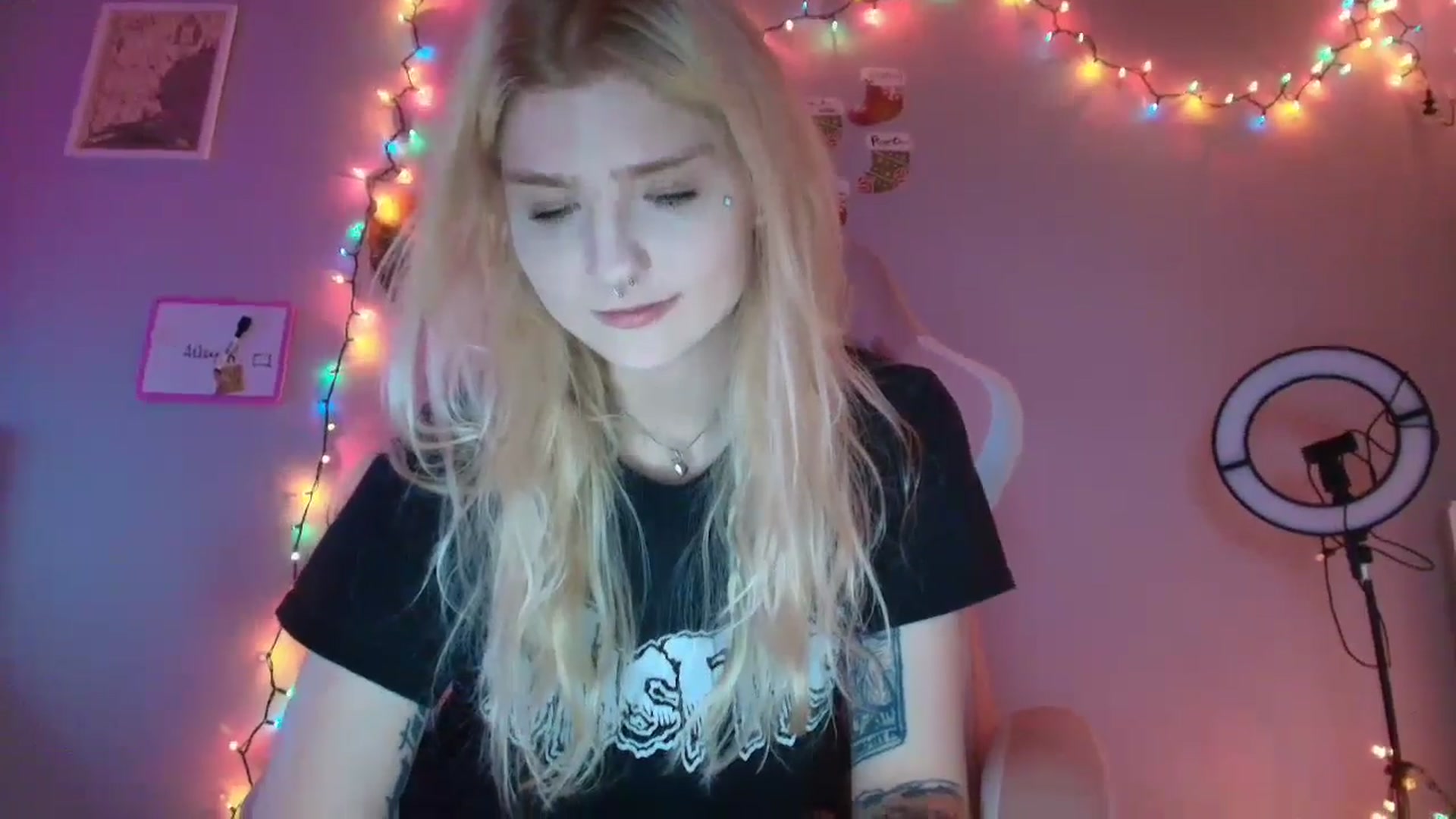 Gallery image thumbnail from DuckChan0's myfreecams stream on, 12/01/2025, 19:34 image 7 of 20