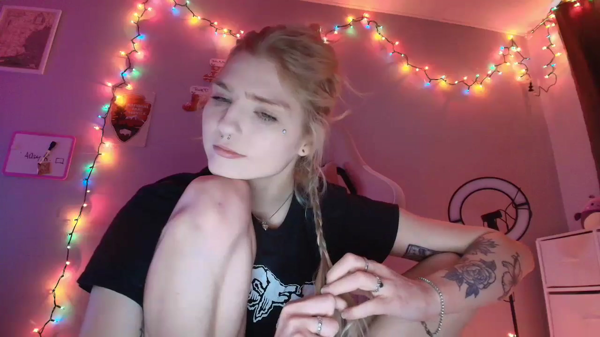 Gallery image thumbnail from DuckChan0's myfreecams stream on, 12/01/2025, 19:34 image 3 of 20