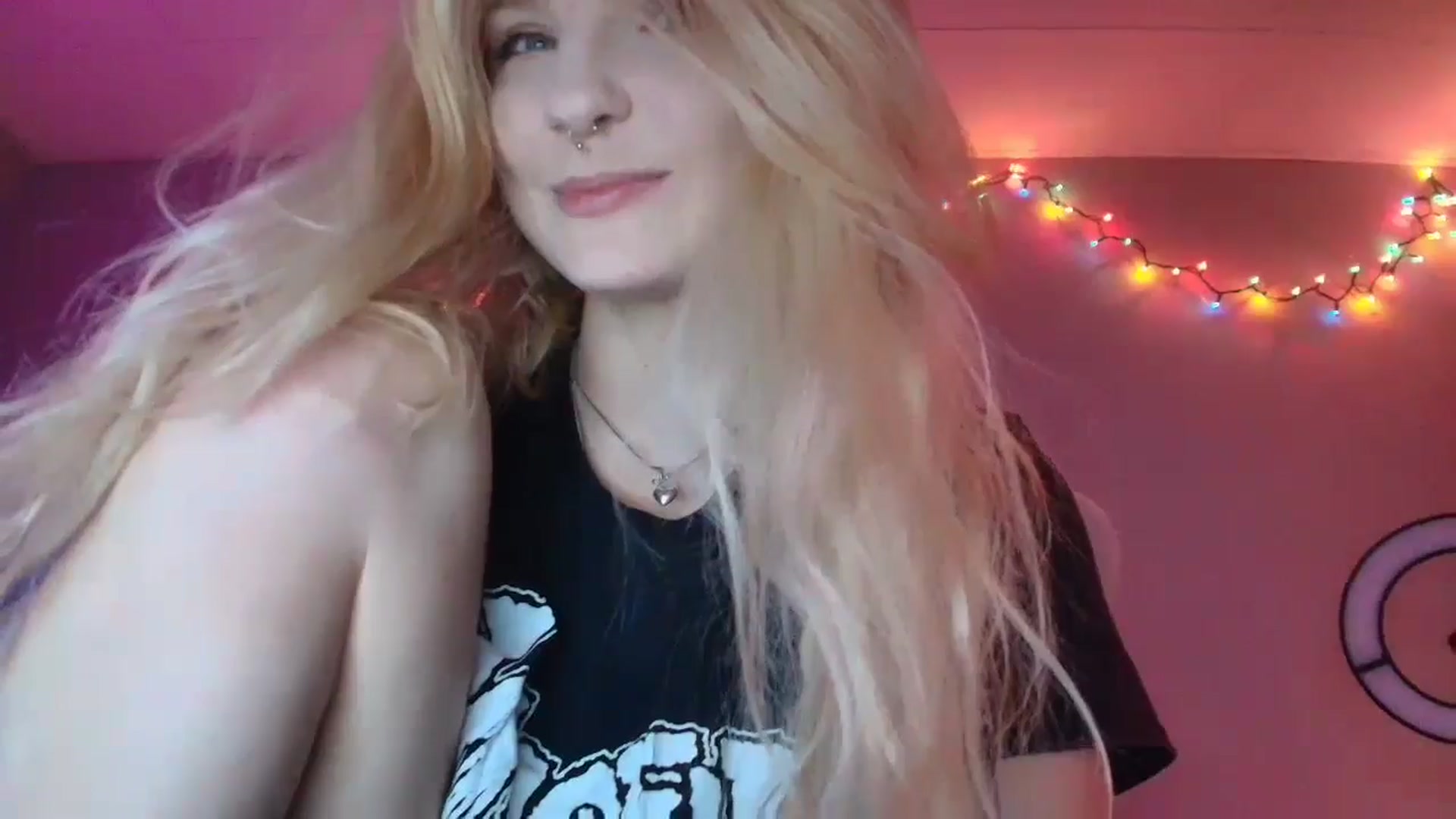 Gallery image thumbnail from DuckChan0's myfreecams stream on, 12/01/2025, 19:34 image 6 of 20