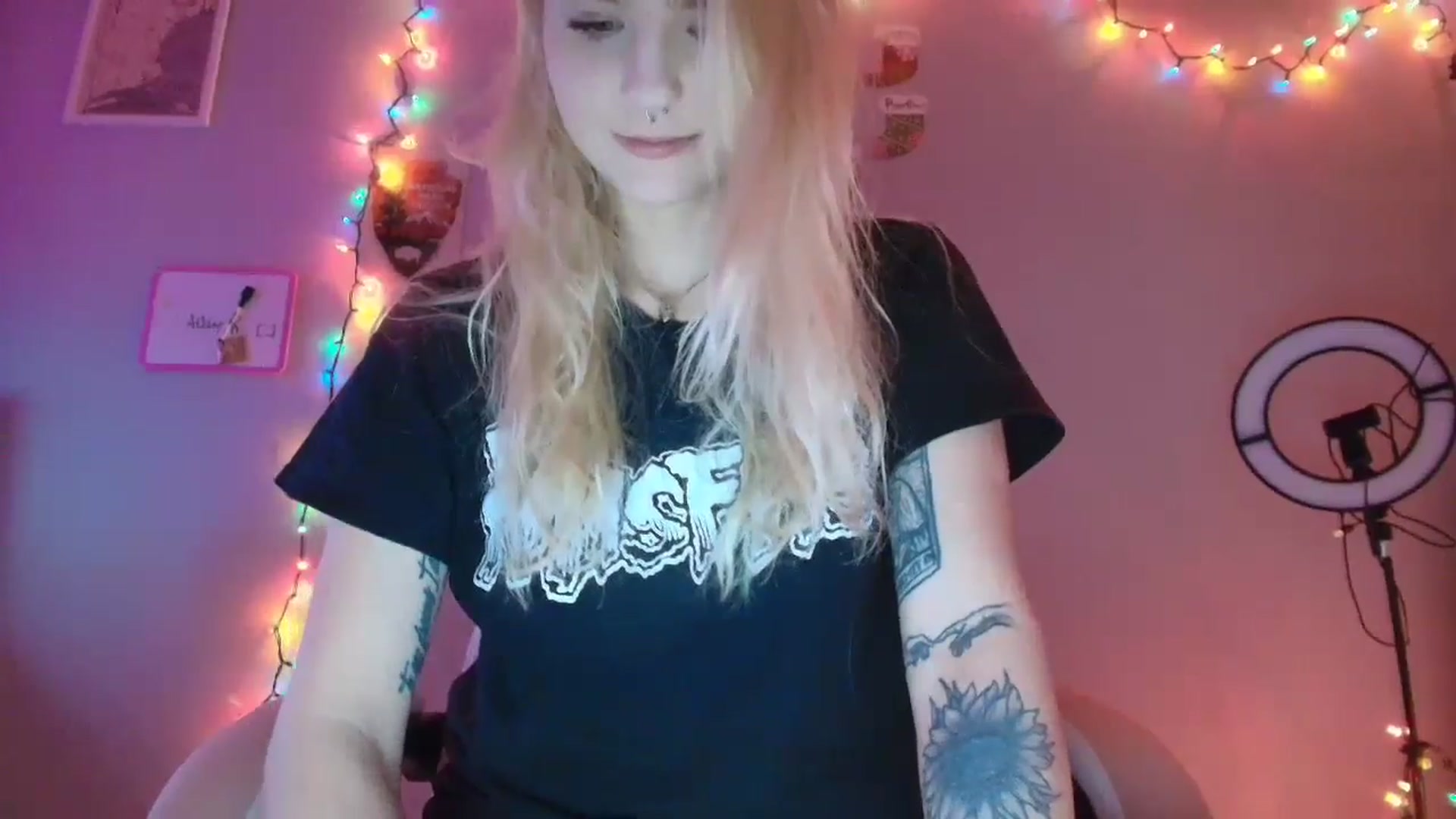 Gallery image thumbnail from DuckChan0's myfreecams stream on, 12/01/2025, 19:34 image 8 of 20