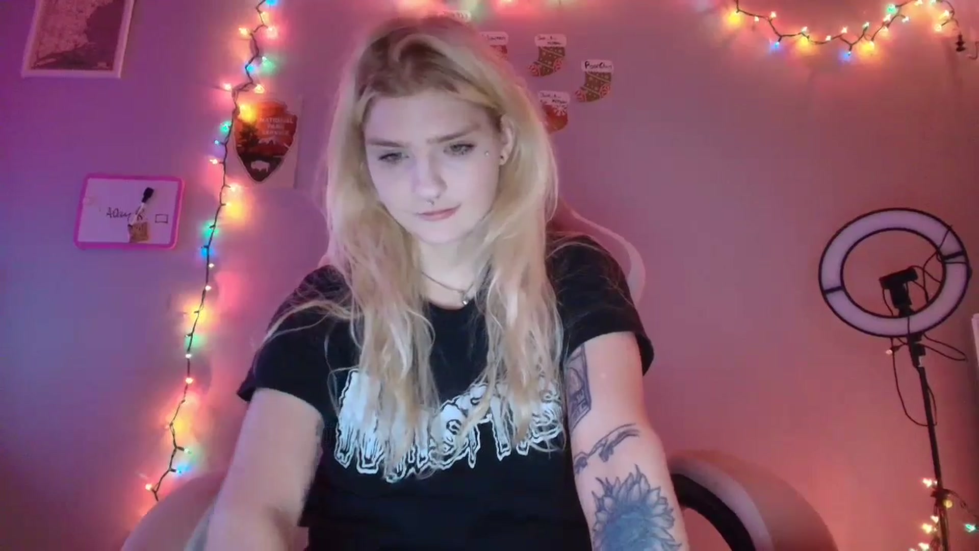 Gallery image thumbnail from DuckChan0's myfreecams stream on, 12/01/2025, 19:34 image 5 of 20