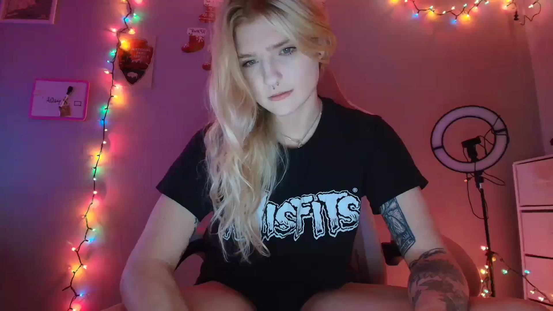 Gallery image thumbnail from DuckChan0's myfreecams stream on, 12/01/2025, 19:34 image 17 of 20