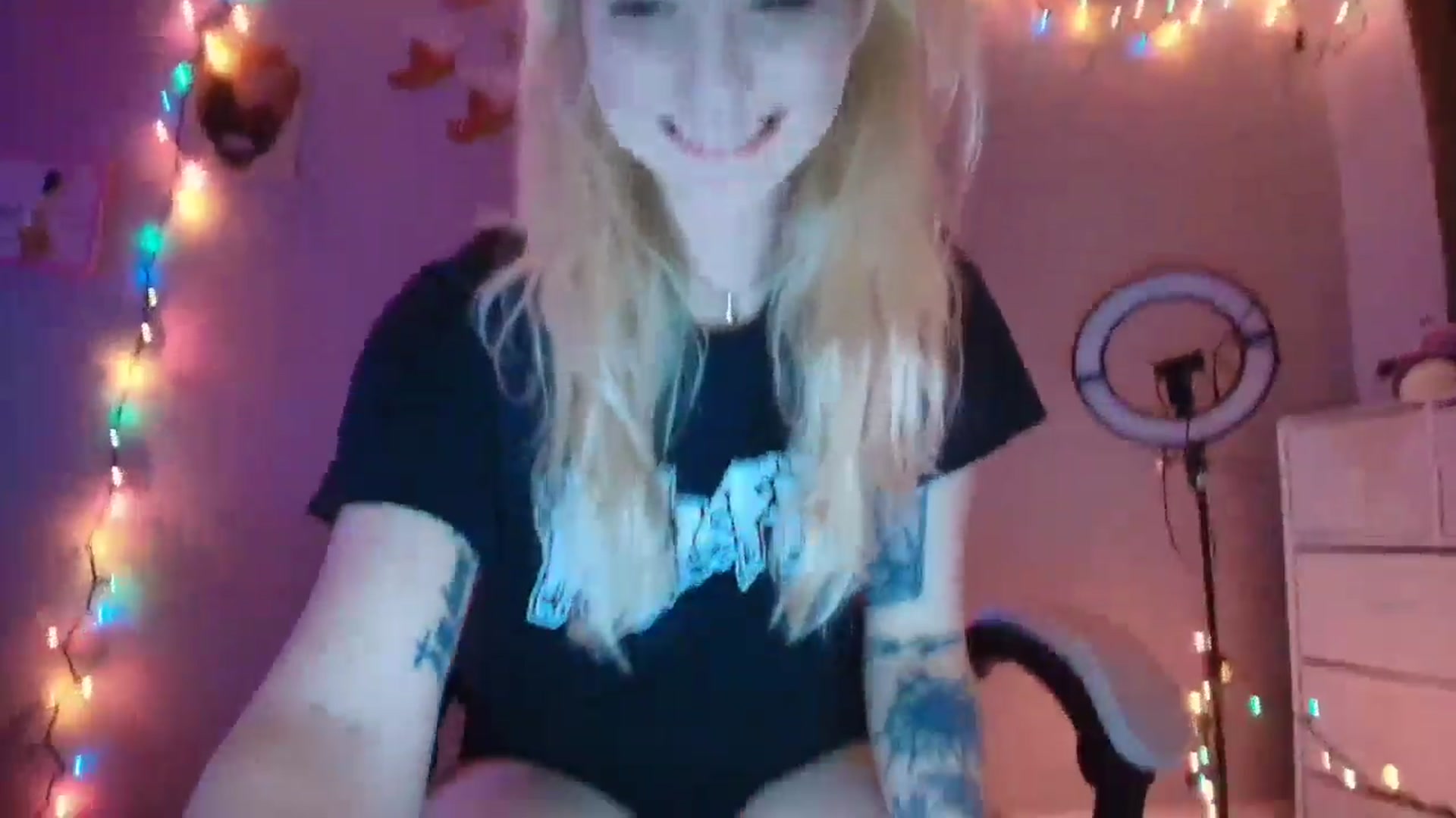 Gallery image thumbnail from DuckChan0's myfreecams stream on, 12/01/2025, 19:34 image 14 of 20