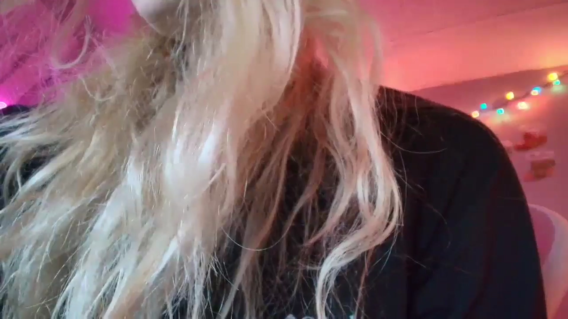 Gallery image thumbnail from DuckChan0's myfreecams stream on, 12/02/2025, 18:00 image 12 of 20