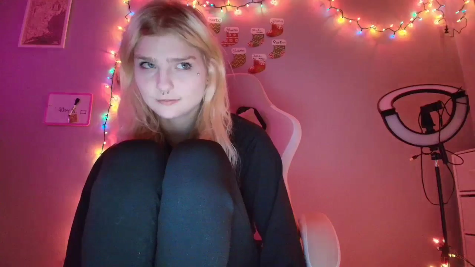 Gallery image thumbnail from DuckChan0's myfreecams stream on, 12/02/2025, 18:00 image 7 of 20
