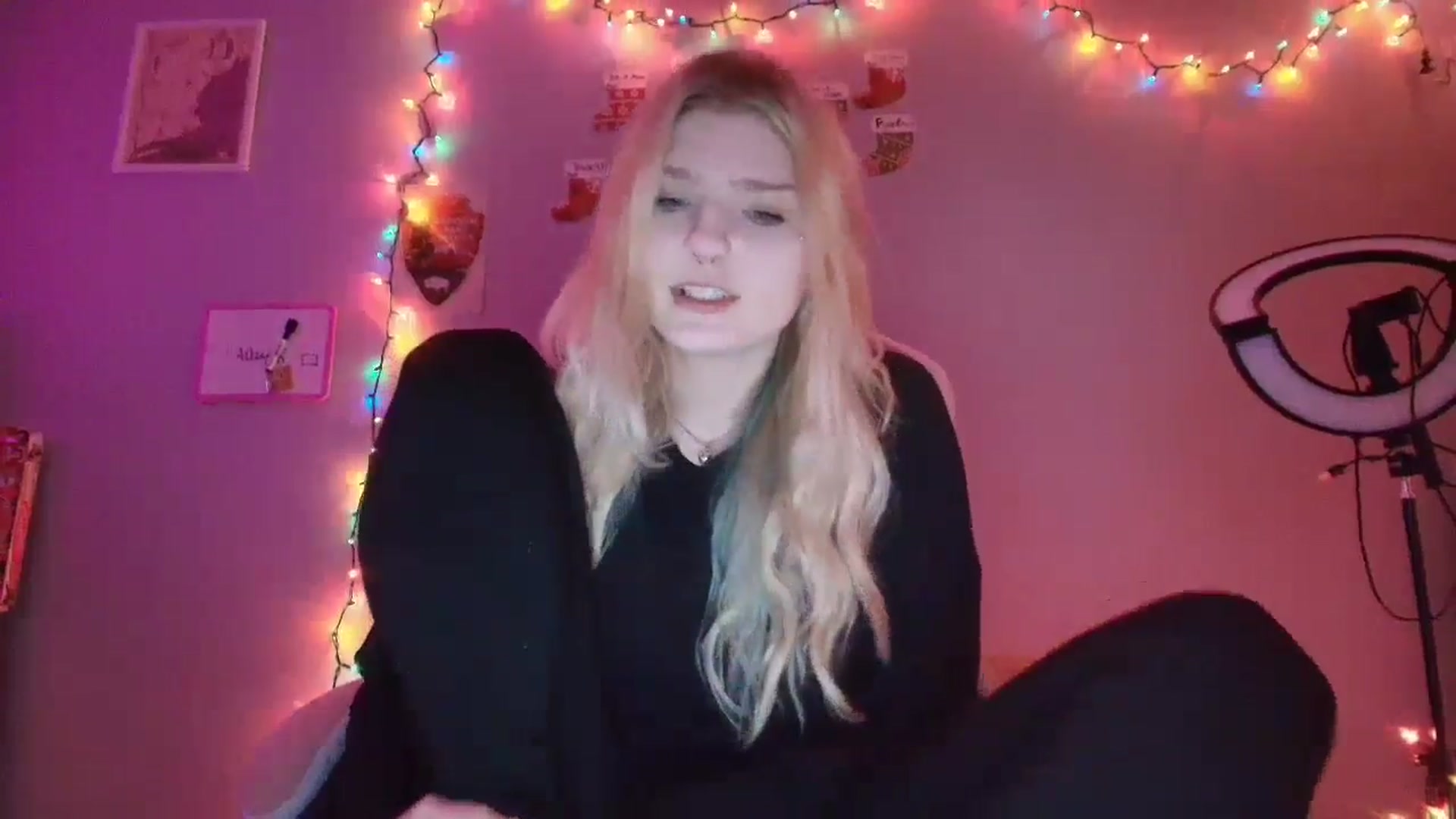 Gallery image thumbnail from DuckChan0's myfreecams stream on, 12/02/2025, 18:00 image 6 of 20