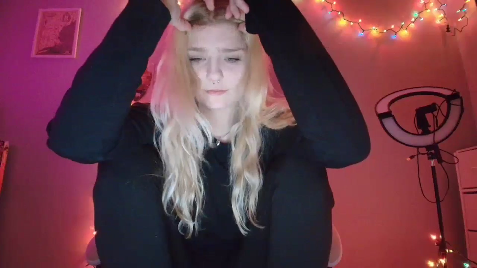 Gallery image thumbnail from DuckChan0's myfreecams stream on, 12/02/2025, 18:00 image 8 of 20