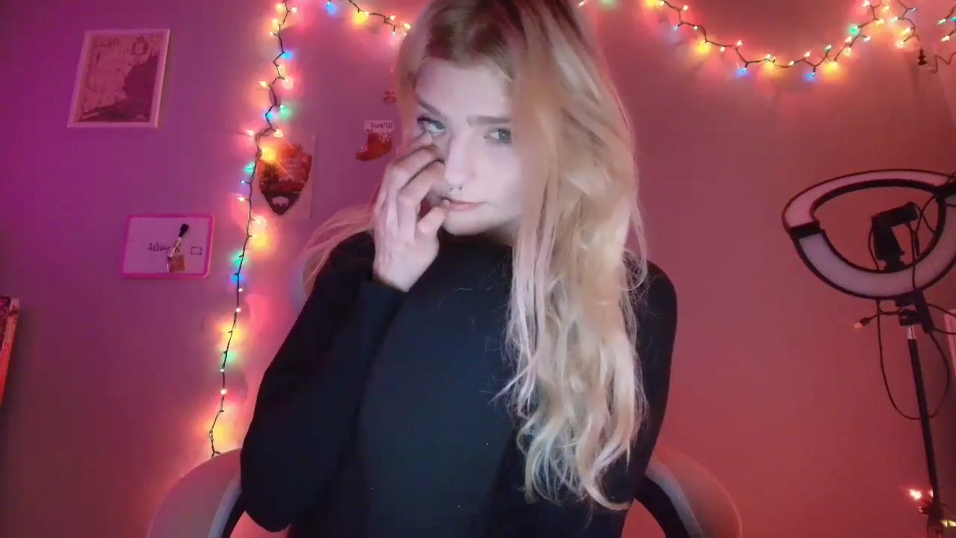Gallery image thumbnail from DuckChan0's myfreecams stream on, 12/02/2025, 18:00 image 4 of 20