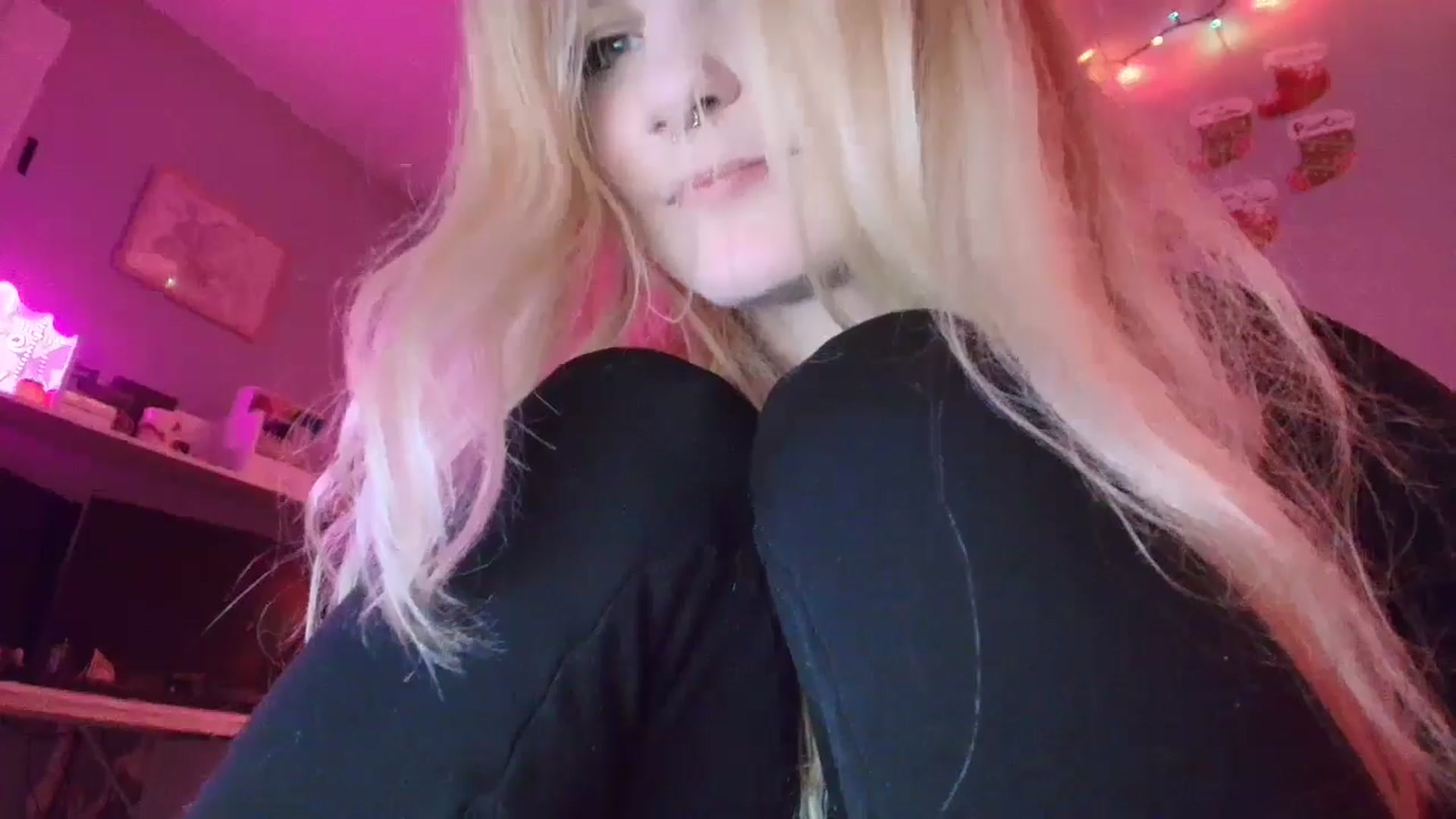 Gallery image thumbnail from DuckChan0's myfreecams stream on, 12/02/2025, 18:00 image 9 of 20