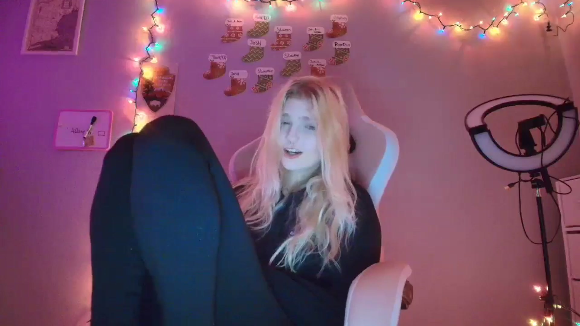 Gallery image thumbnail from DuckChan0's myfreecams stream on, 12/02/2025, 18:00 image 3 of 20