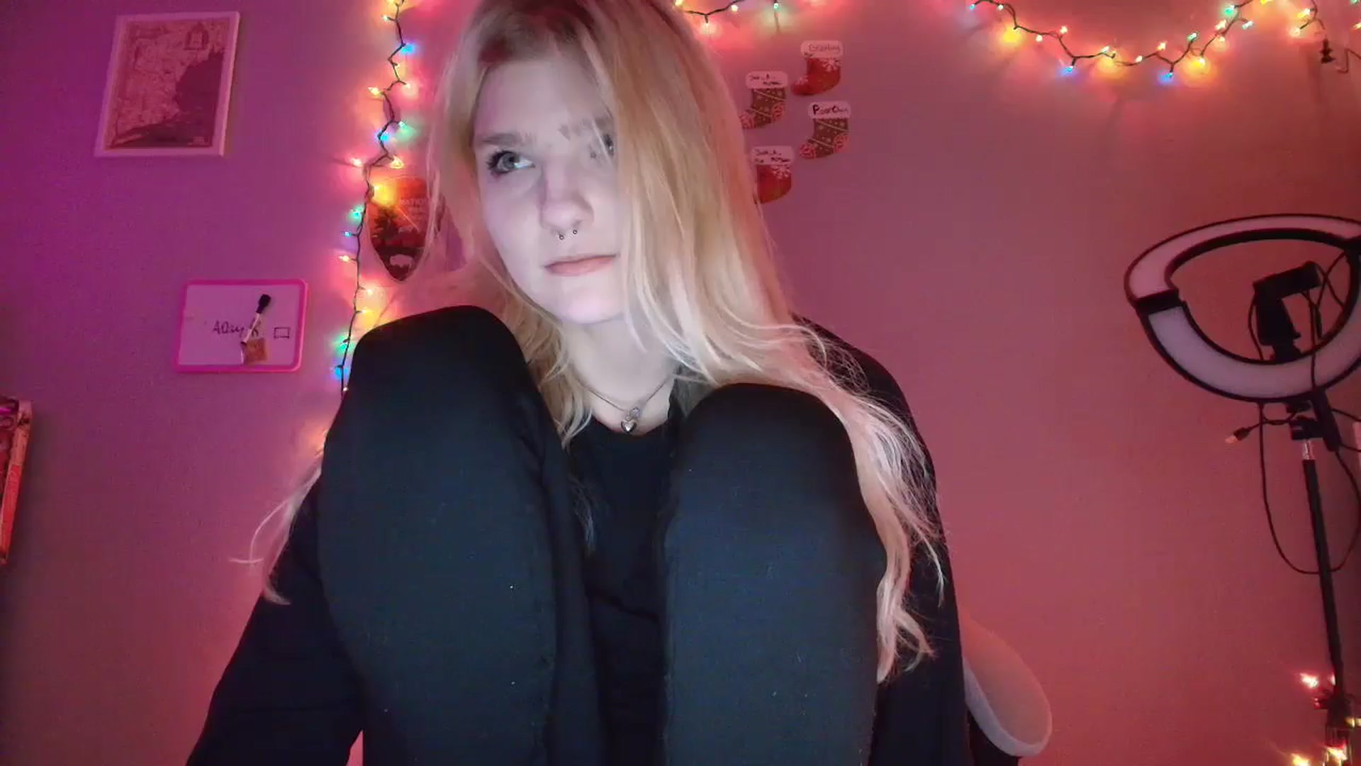 Gallery image thumbnail from DuckChan0's myfreecams stream on, 12/02/2025, 18:00 image 5 of 20