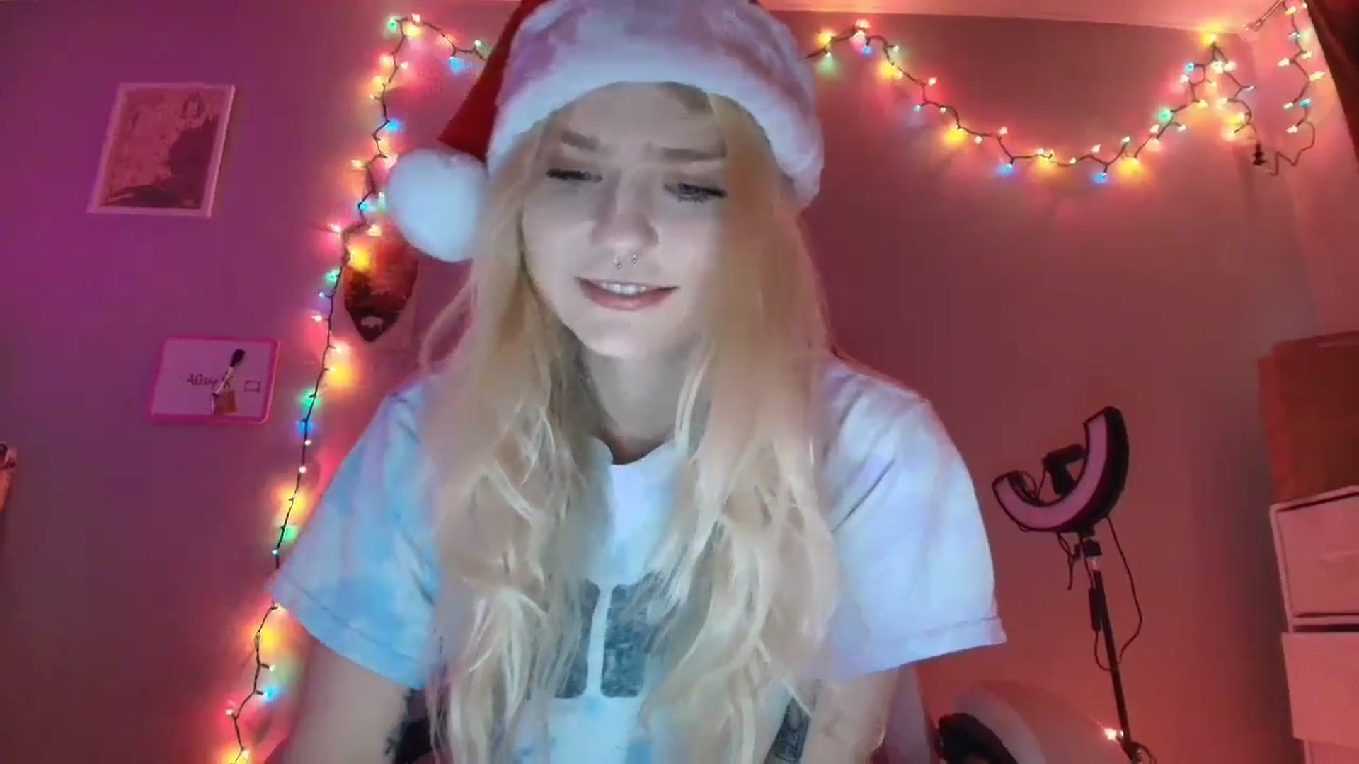 Gallery image thumbnail from DuckChan0's myfreecams stream on, 12/03/2025, 17:23 image 9 of 20