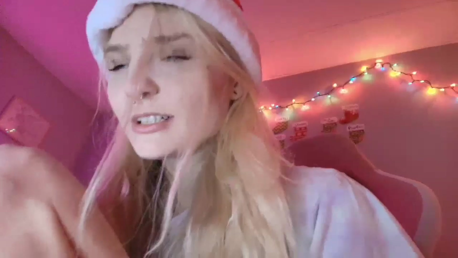 Gallery image thumbnail from DuckChan0's myfreecams stream on, 12/03/2025, 17:23 image 7 of 20