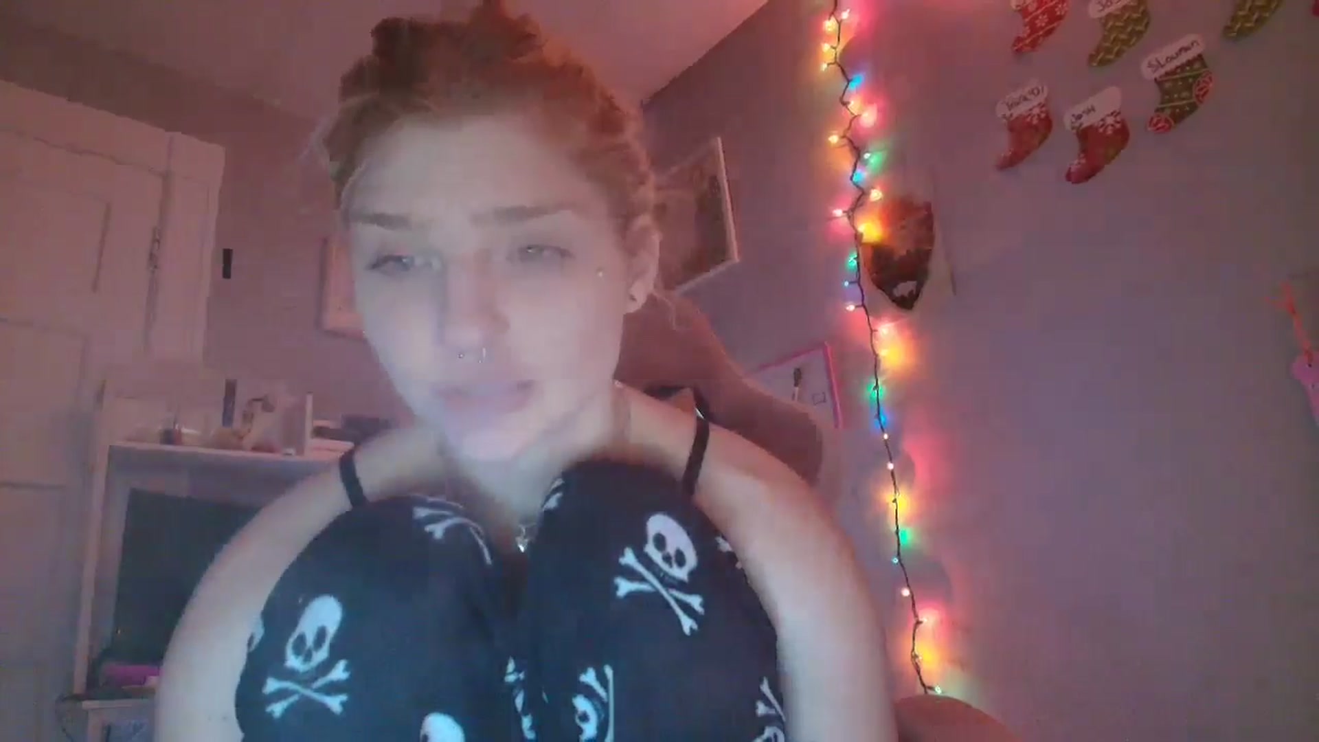 Gallery image thumbnail from DuckChan0's myfreecams stream on, 12/05/2025, 16:22 image 5 of 20