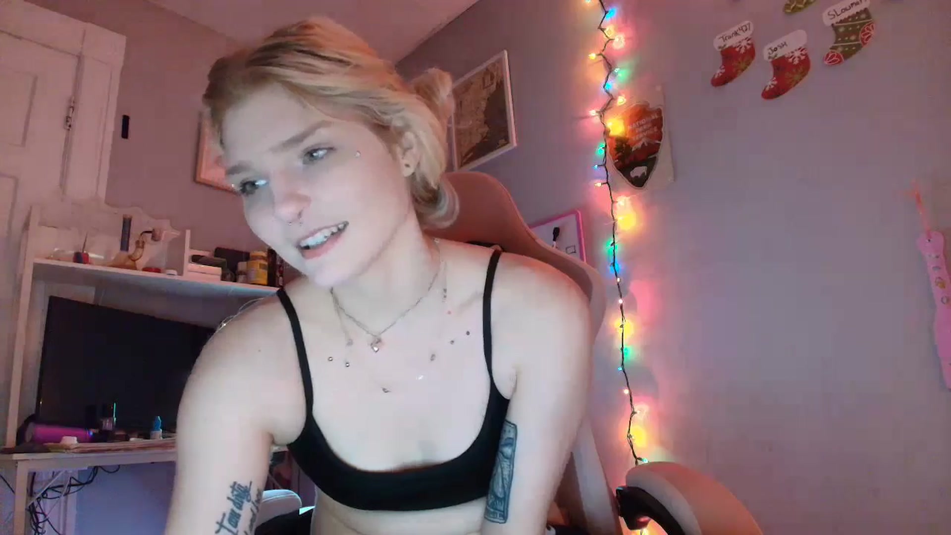 Gallery image thumbnail from DuckChan0's myfreecams stream on, 12/05/2025, 16:22 image 8 of 20