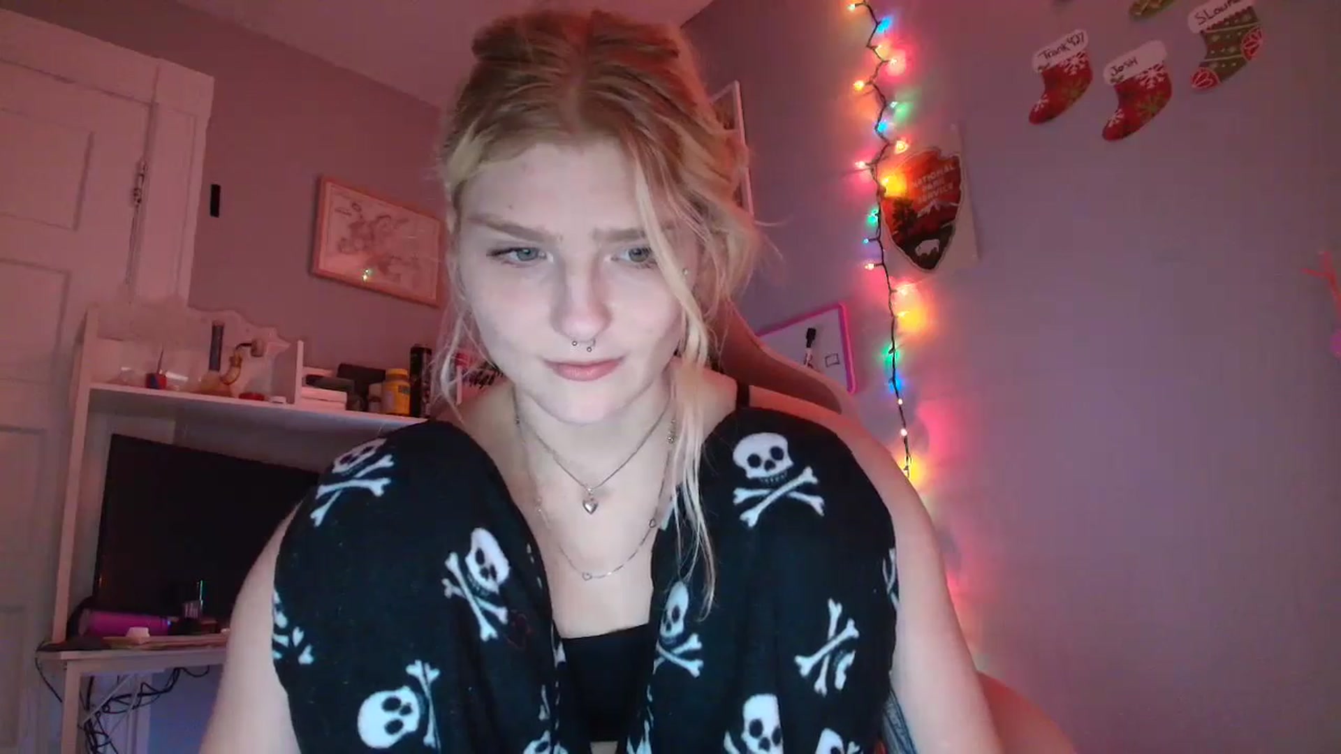 Gallery image thumbnail from DuckChan0's myfreecams stream on, 12/05/2025, 16:22 image 11 of 20