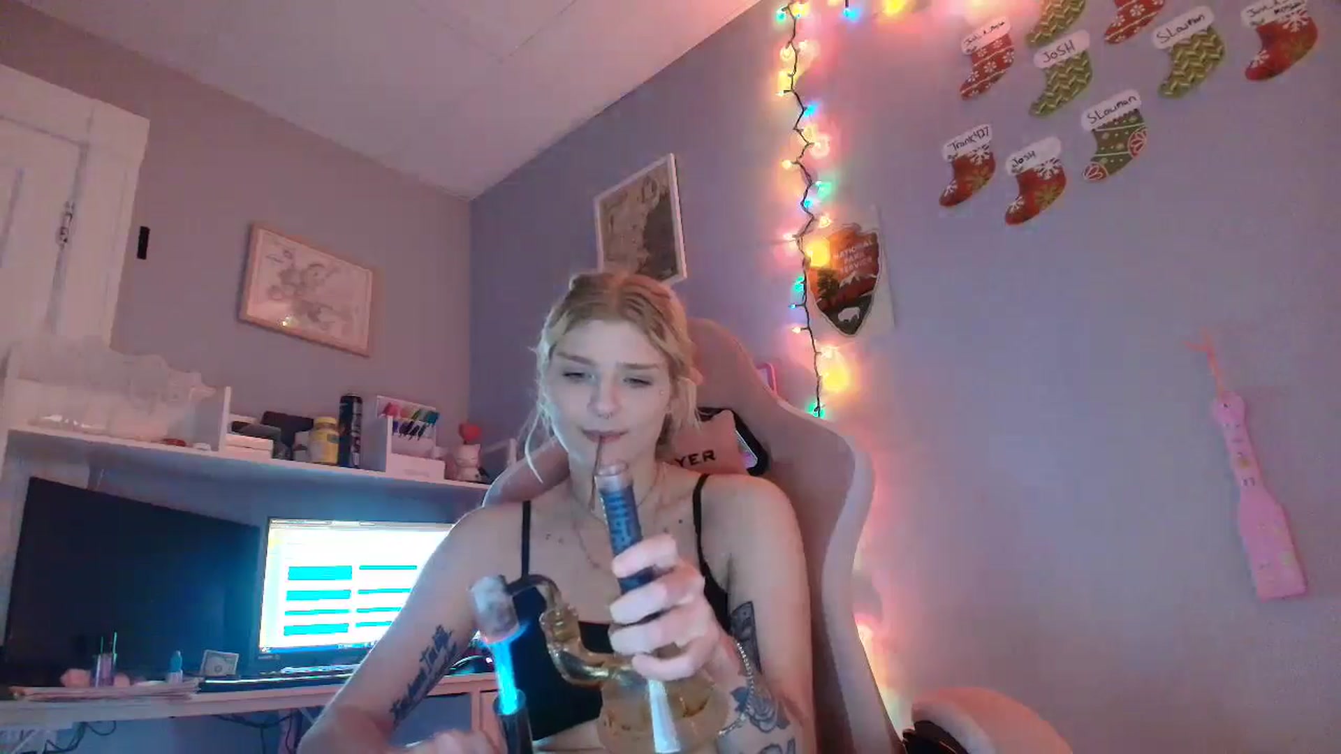 Gallery image thumbnail from DuckChan0's myfreecams stream on, 12/05/2025, 16:22 image 15 of 20
