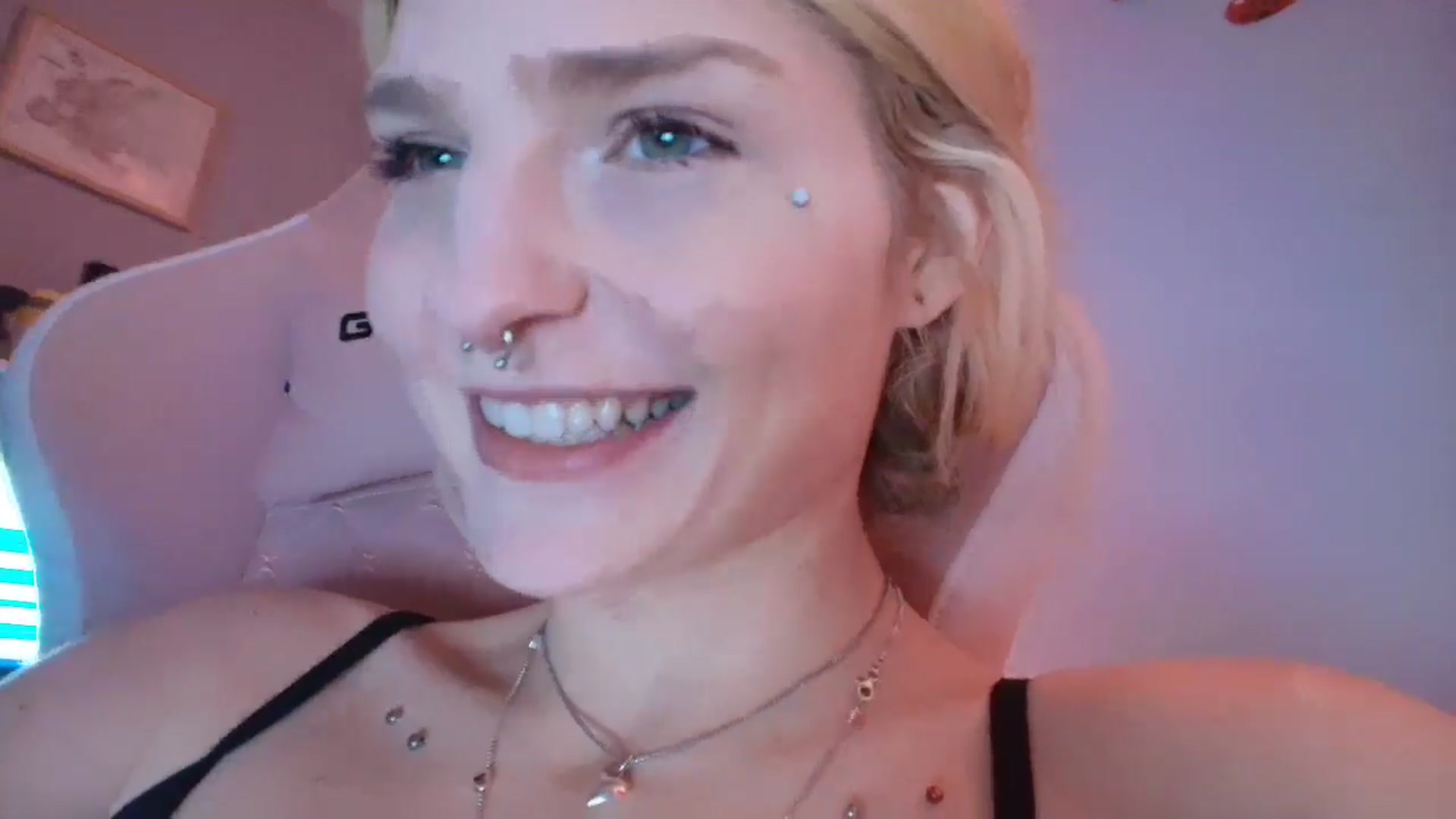 Gallery image thumbnail from DuckChan0's myfreecams stream on, 12/05/2025, 16:22 image 20 of 20