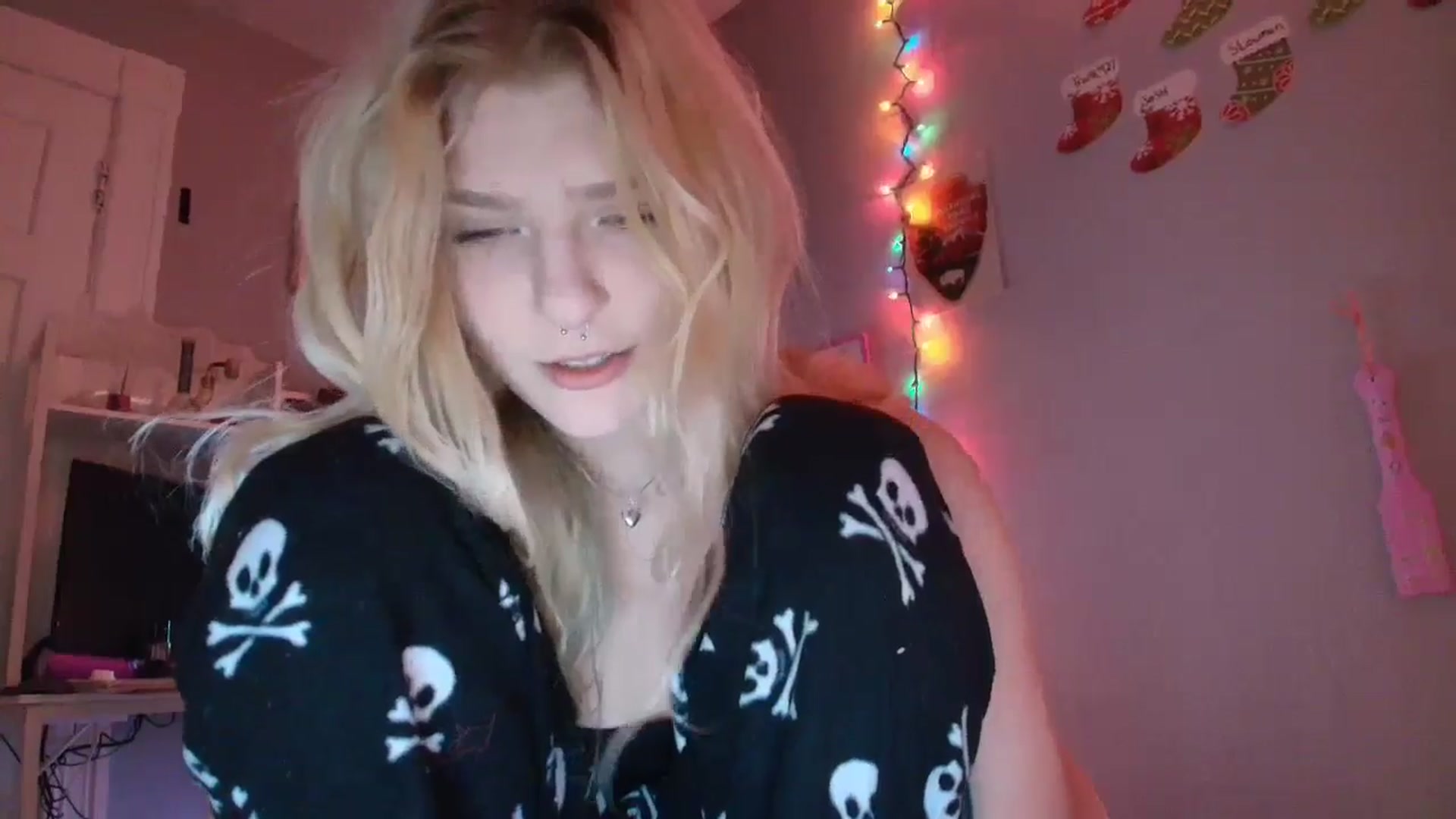 Gallery image thumbnail from DuckChan0's myfreecams stream on, 12/05/2025, 16:22 image 2 of 20