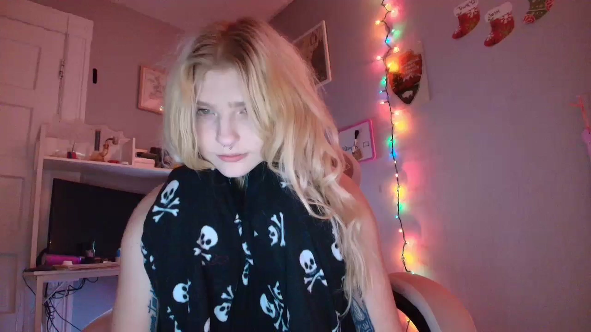Gallery image thumbnail from DuckChan0's myfreecams stream on, 12/05/2025, 16:22 image 3 of 20