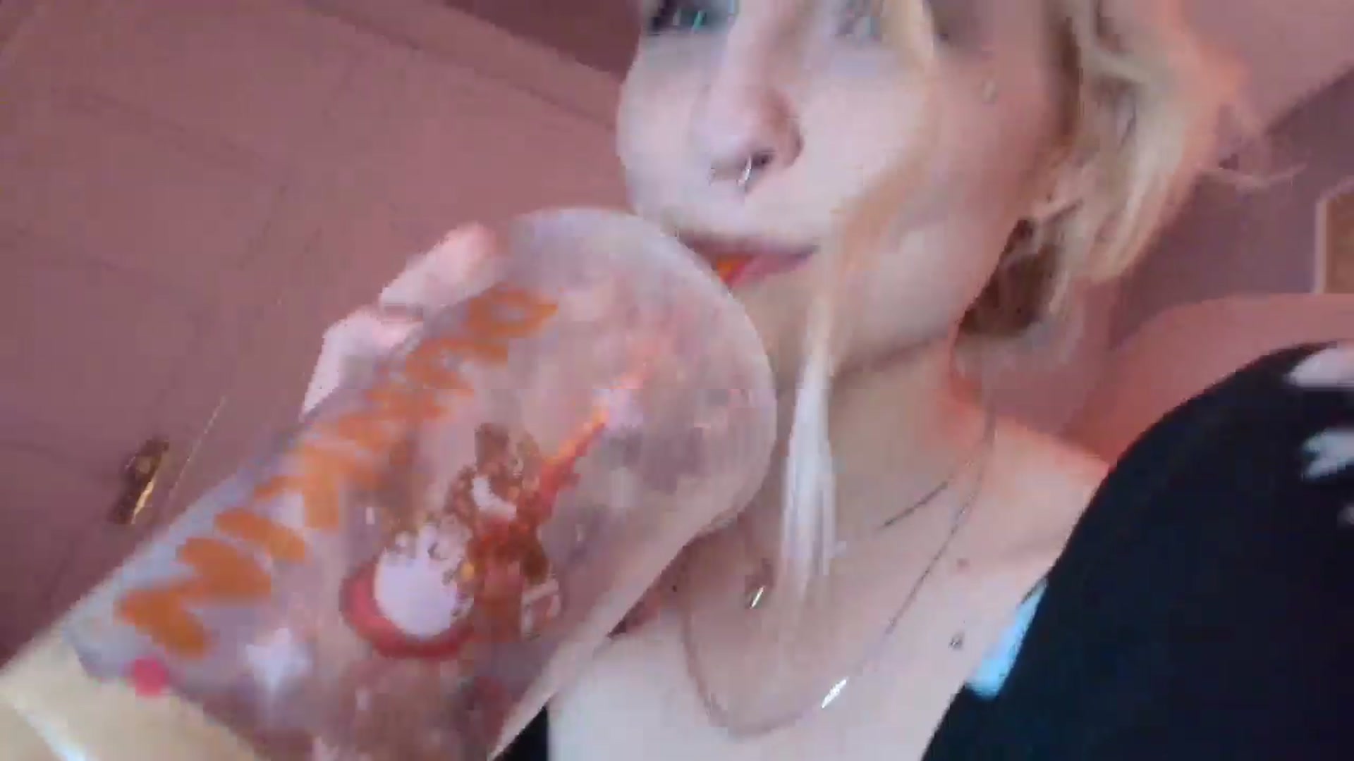 Gallery image thumbnail from DuckChan0's myfreecams stream on, 12/05/2025, 16:22 image 12 of 20