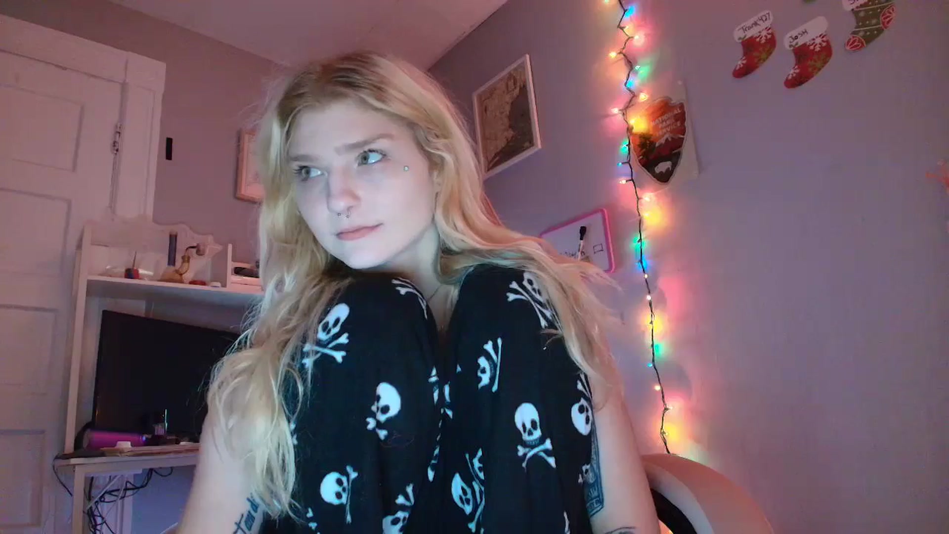 Gallery image thumbnail from DuckChan0's myfreecams stream on, 12/05/2025, 16:22 image 4 of 20