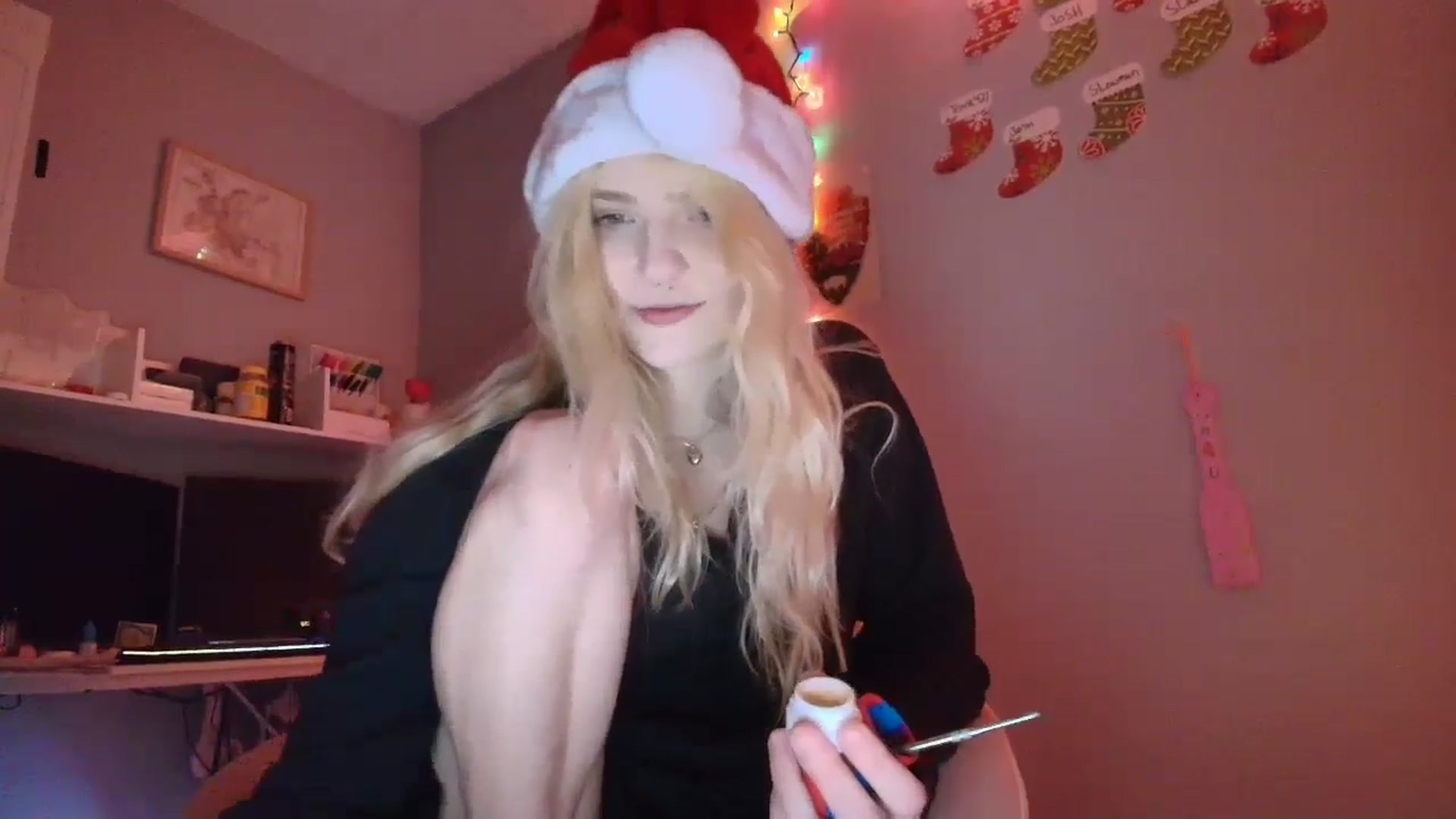 Gallery image thumbnail from DuckChan0's myfreecams stream on, 12/05/2025, 18:37 image 9 of 20