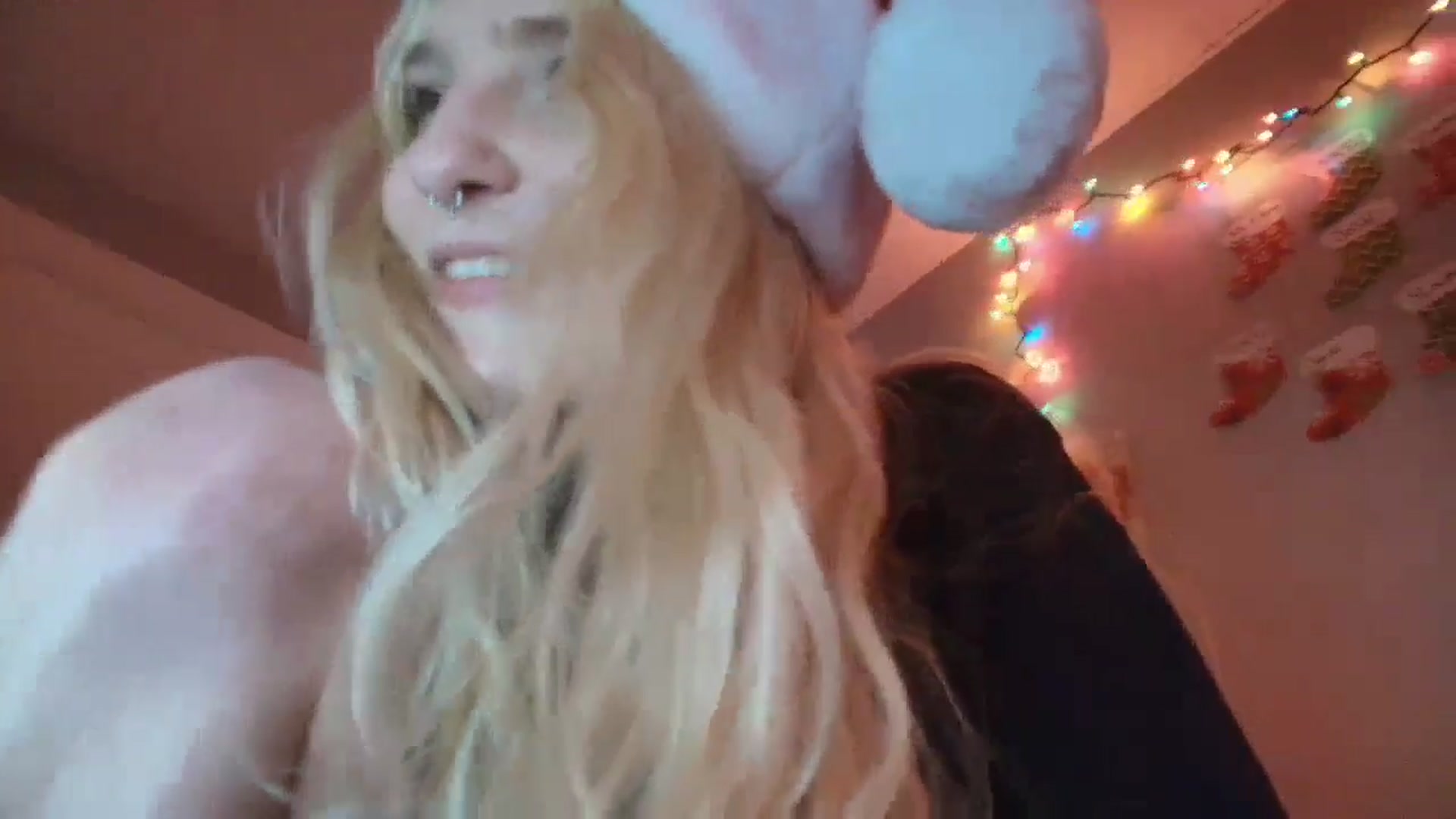 Gallery image thumbnail from DuckChan0's myfreecams stream on, 12/05/2025, 18:37 image 14 of 20