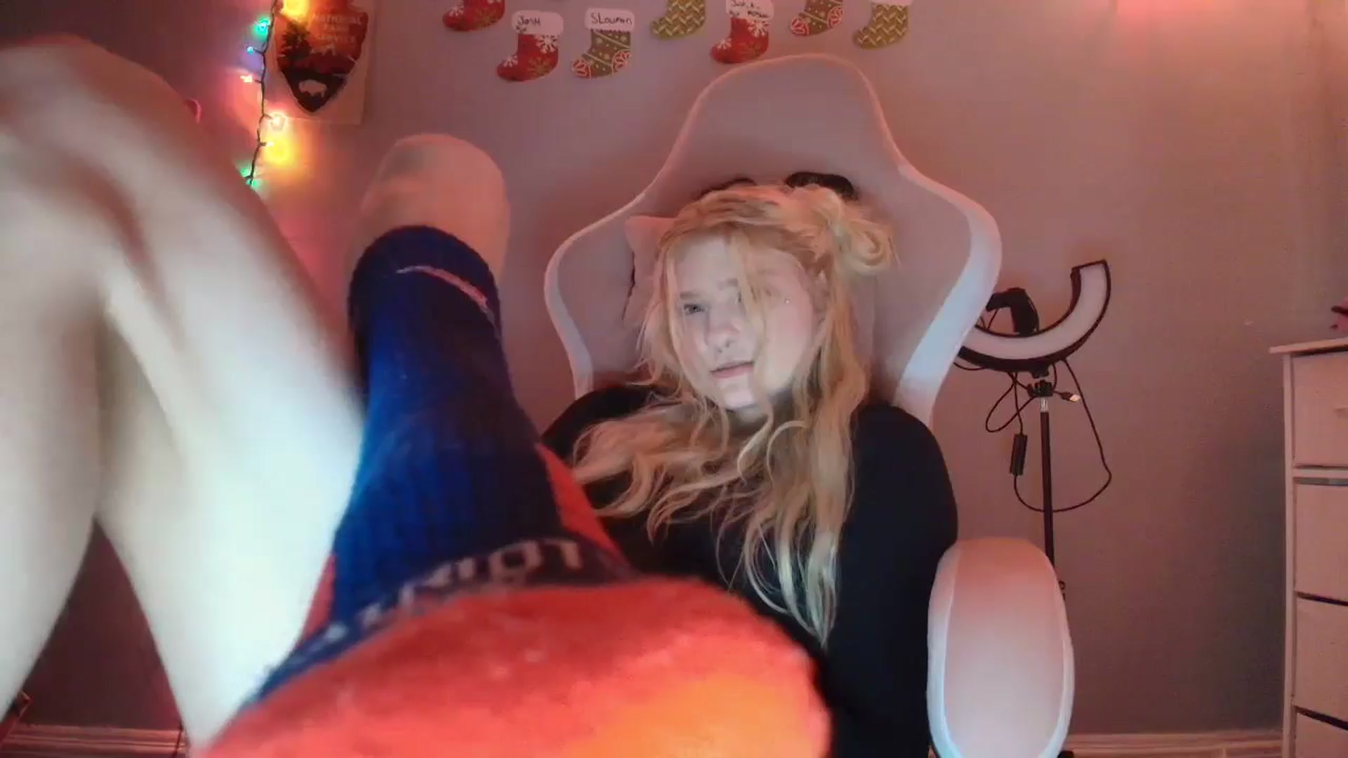 Gallery image thumbnail from DuckChan0's myfreecams stream on, 12/06/2025, 19:57 image 14 of 20