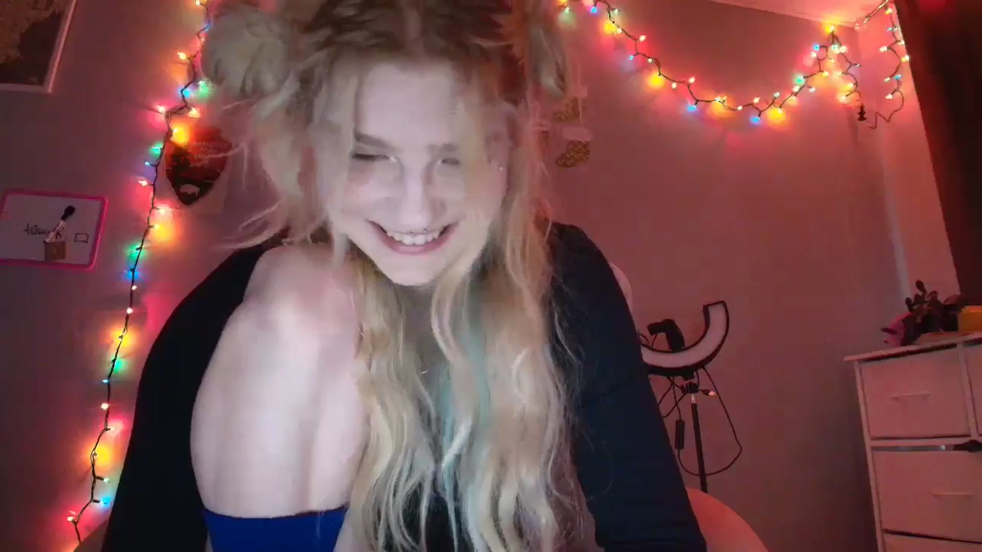 Gallery image thumbnail from DuckChan0's myfreecams stream on, 12/06/2025, 19:57 image 8 of 20