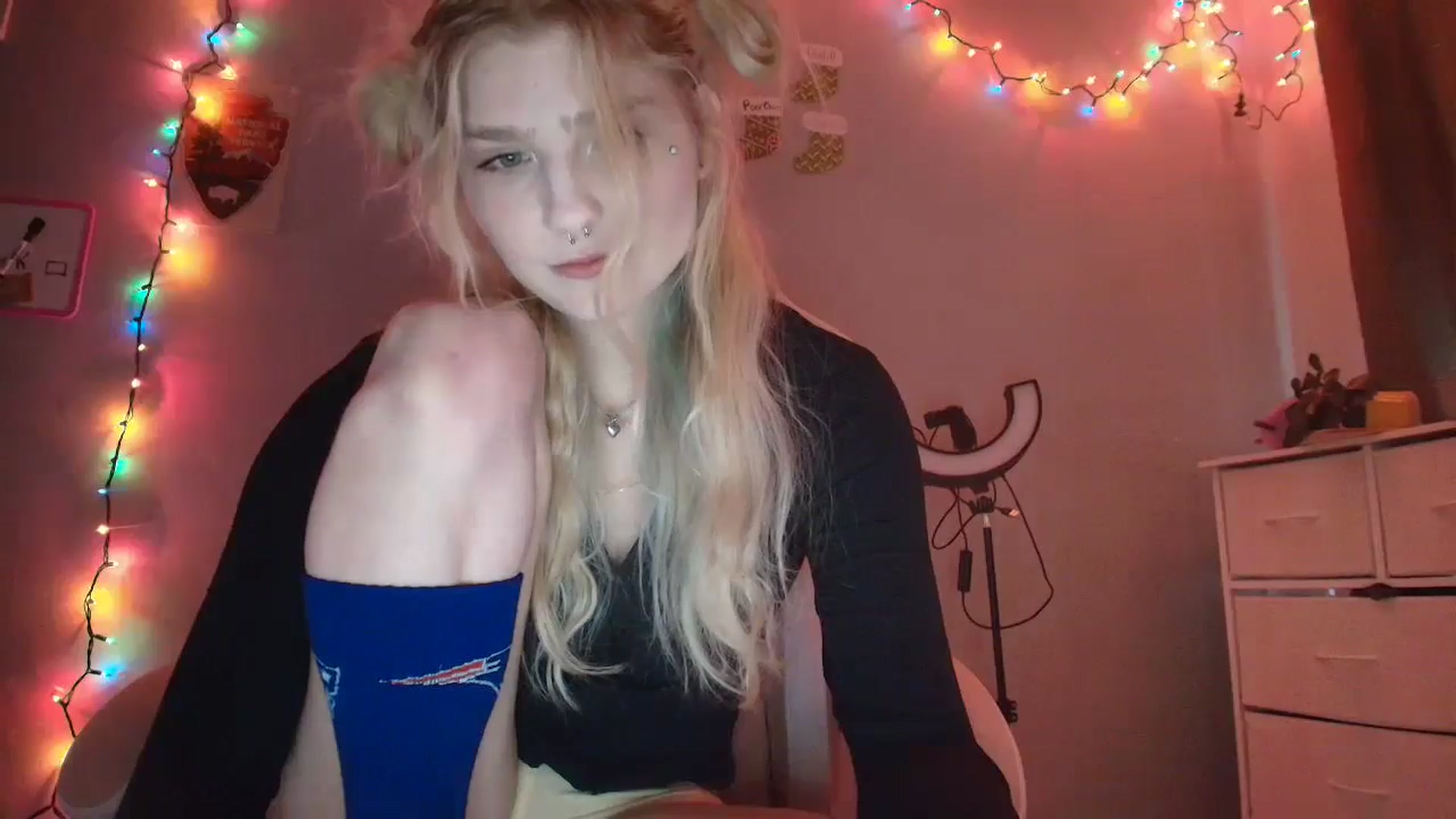 Gallery image thumbnail from DuckChan0's myfreecams stream on, 12/06/2025, 19:57 image 3 of 20