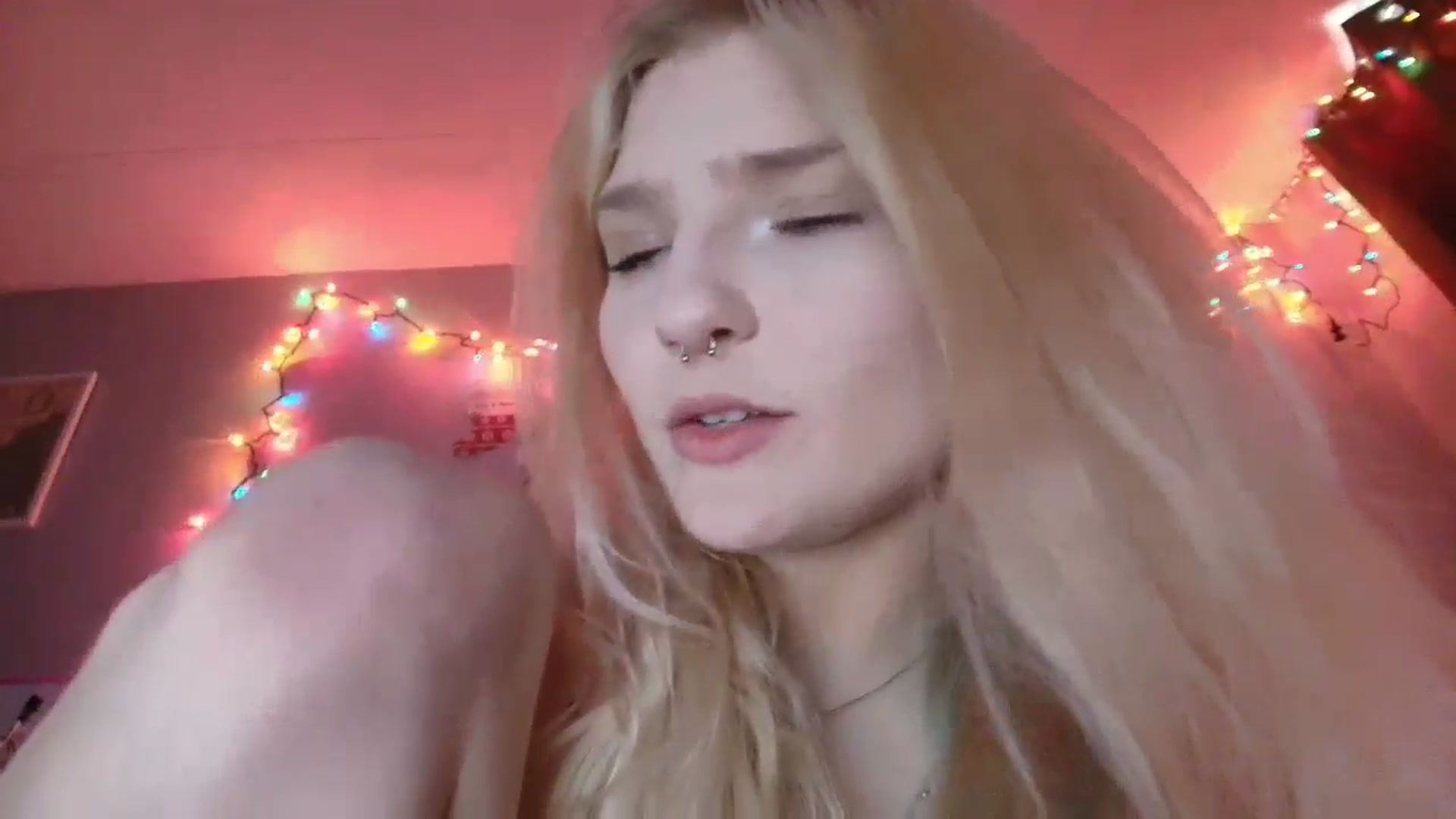 Gallery image thumbnail from DuckChan0's myfreecams stream on, 12/07/2025, 18:56 image 2 of 20
