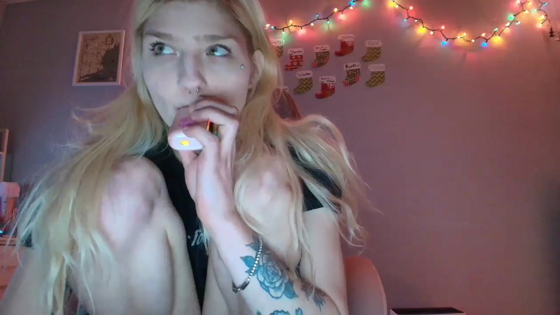 Gallery image thumbnail from DuckChan0's myfreecams stream on, 12/09/2025, 19:19 image 13 of 20