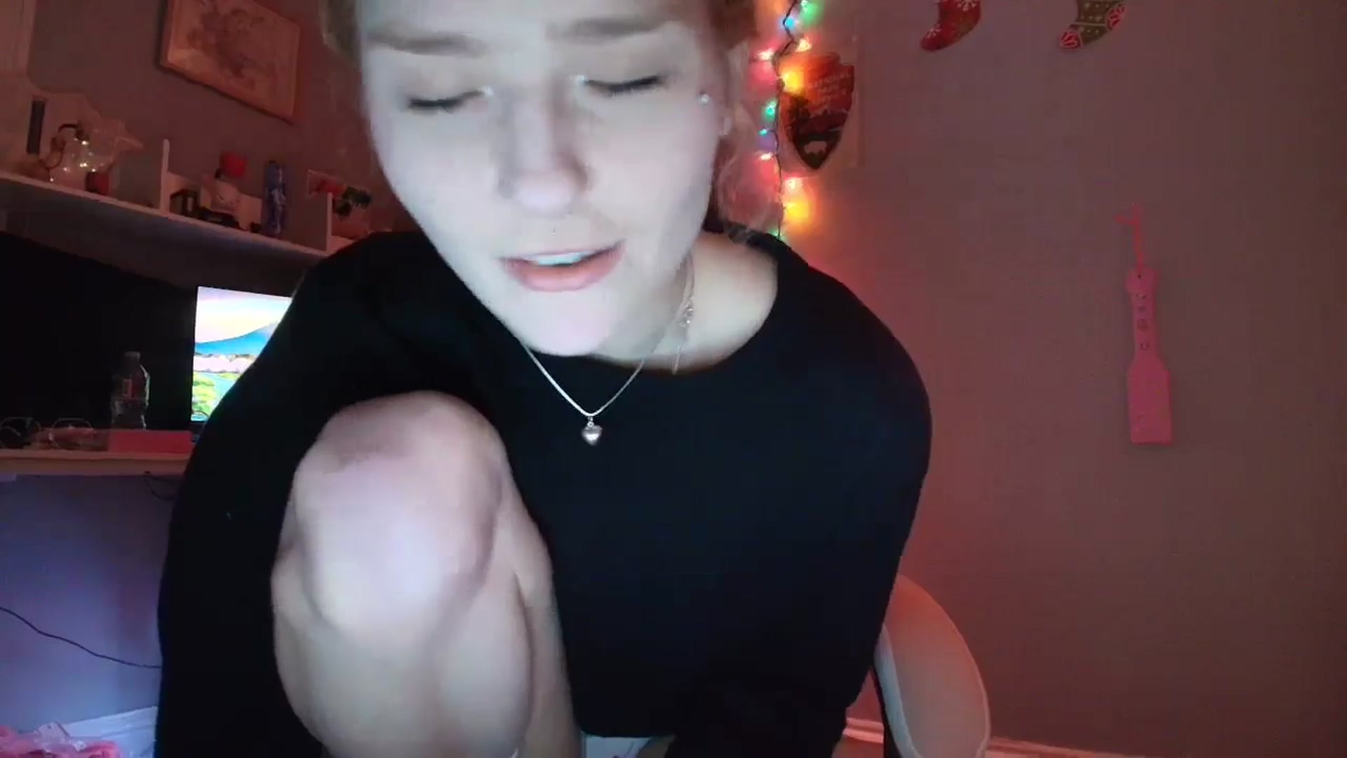 Gallery image thumbnail from DuckChan0's myfreecams stream on, 12/12/2025, 18:46 image 2 of 20