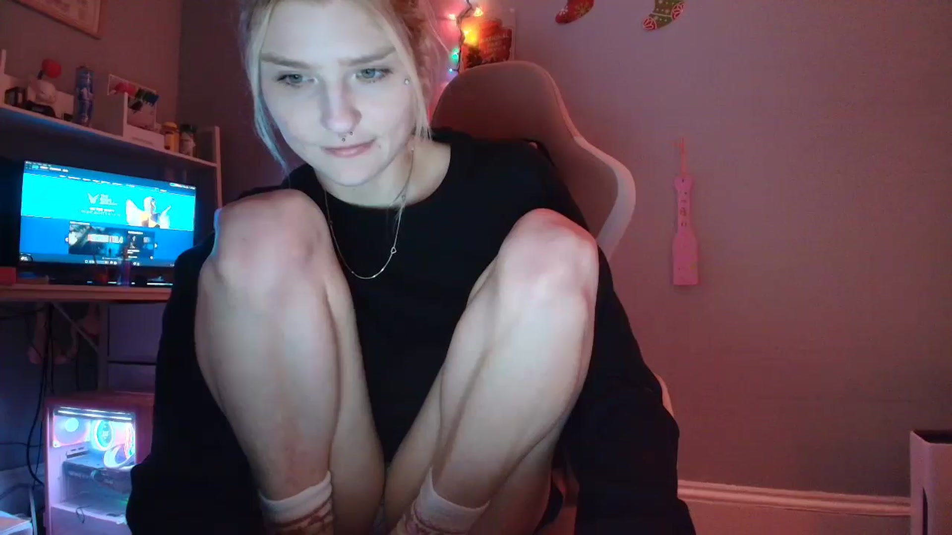Gallery image thumbnail from DuckChan0's myfreecams stream on, 12/12/2025, 18:46 image 16 of 20