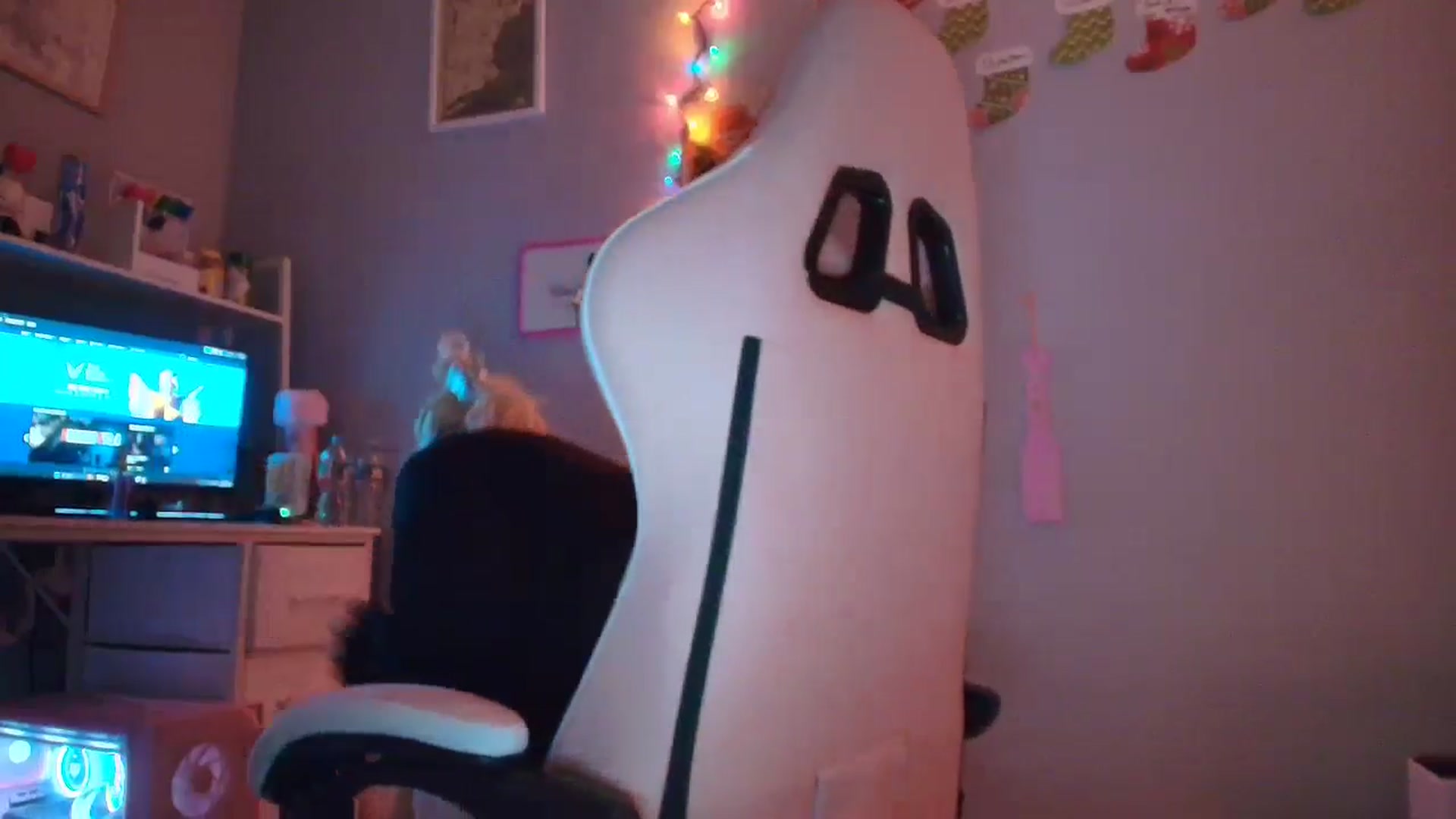 Gallery image thumbnail from DuckChan0's myfreecams stream on, 12/12/2025, 18:46 image 7 of 20