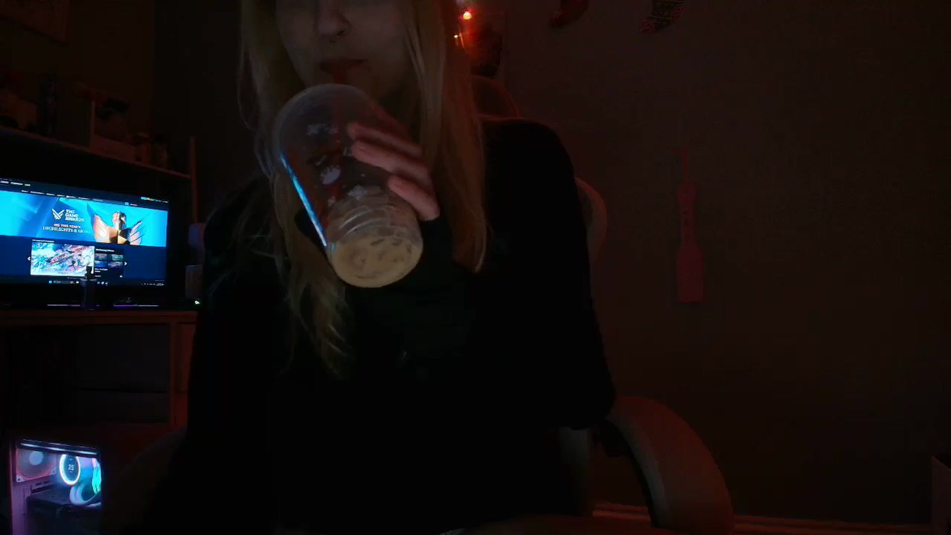 Gallery image thumbnail from DuckChan0's myfreecams stream on, 12/12/2025, 18:46 image 13 of 20