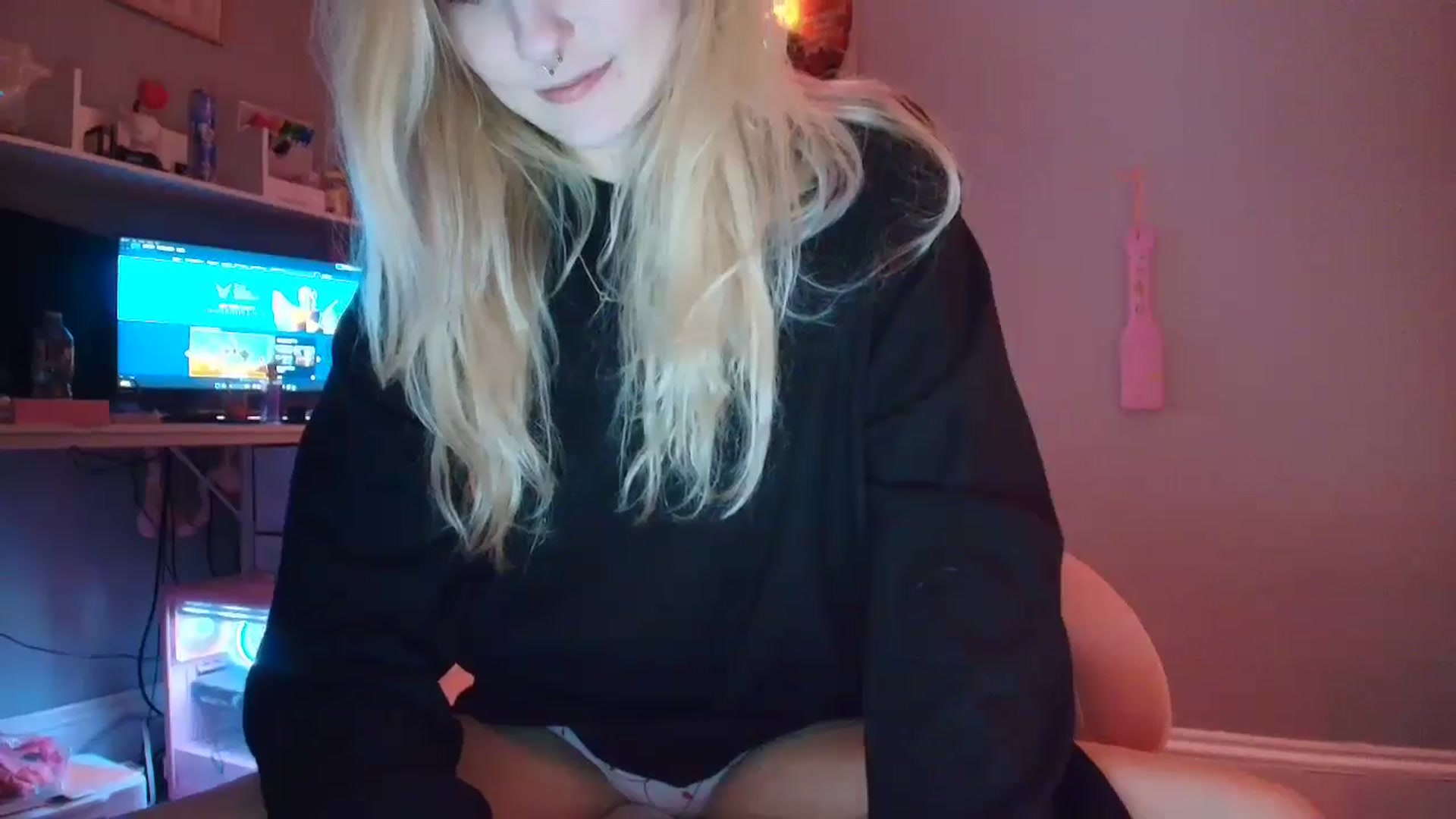Gallery image thumbnail from DuckChan0's myfreecams stream on, 12/12/2025, 18:46 image 15 of 20