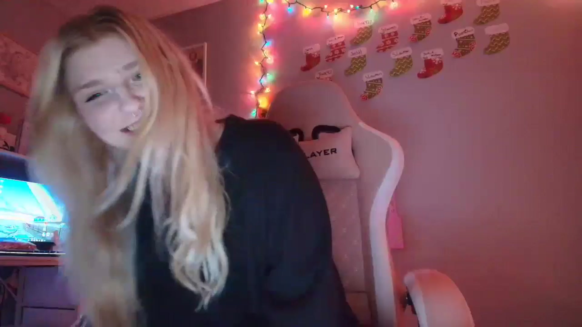 Gallery image thumbnail from DuckChan0's myfreecams stream on, 12/16/2025, 01:43 image 2 of 20