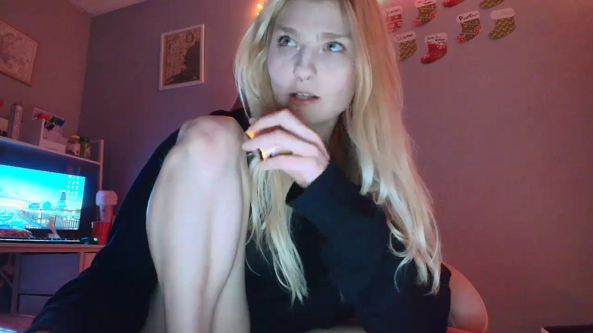 Gallery image thumbnail from DuckChan0's myfreecams stream on, 12/16/2025, 01:43 image 4 of 20