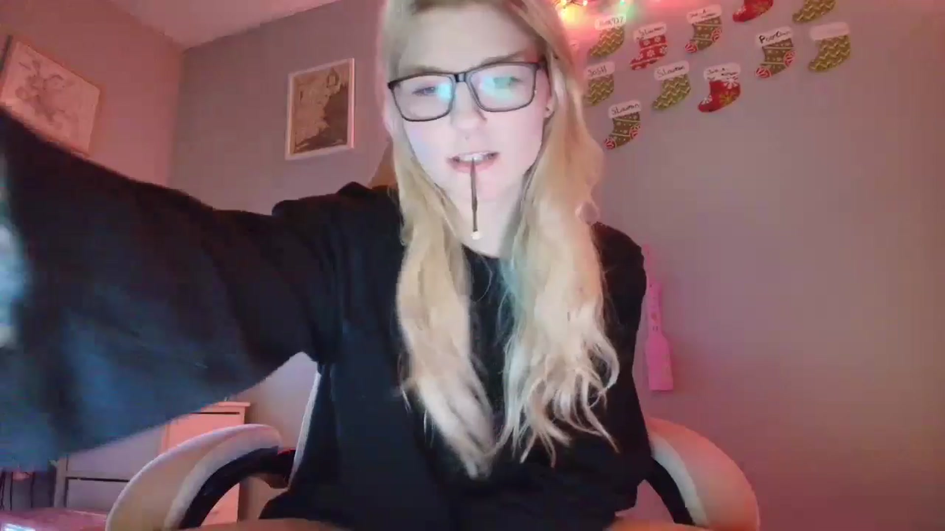 Gallery image thumbnail from DuckChan0's myfreecams stream on, 12/16/2025, 01:43 image 11 of 20