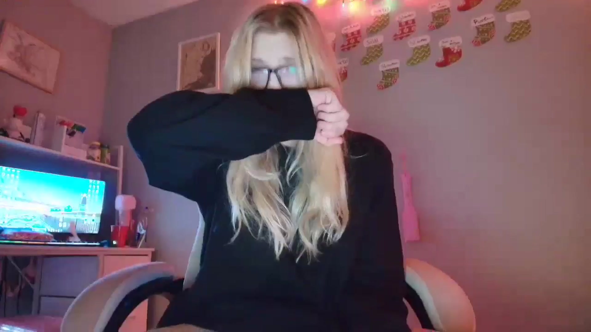 Gallery image thumbnail from DuckChan0's myfreecams stream on, 12/16/2025, 01:43 image 10 of 20