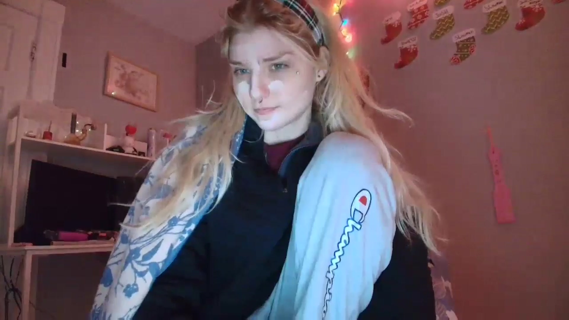 Gallery image thumbnail from DuckChan0's myfreecams stream on, 12/16/2025, 15:47 image 2 of 20