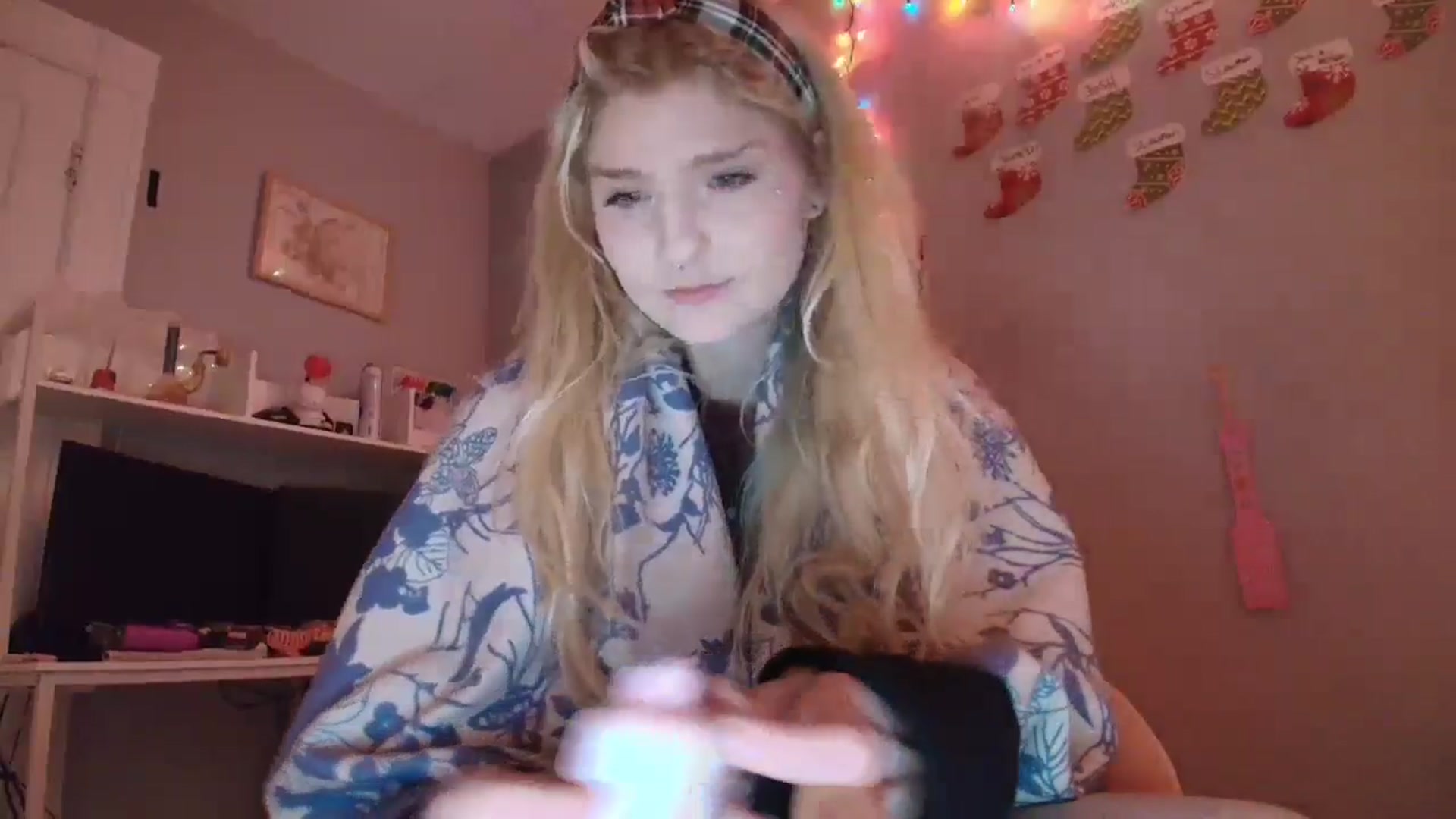 Gallery image thumbnail from DuckChan0's myfreecams stream on, 12/16/2025, 15:47 image 4 of 20