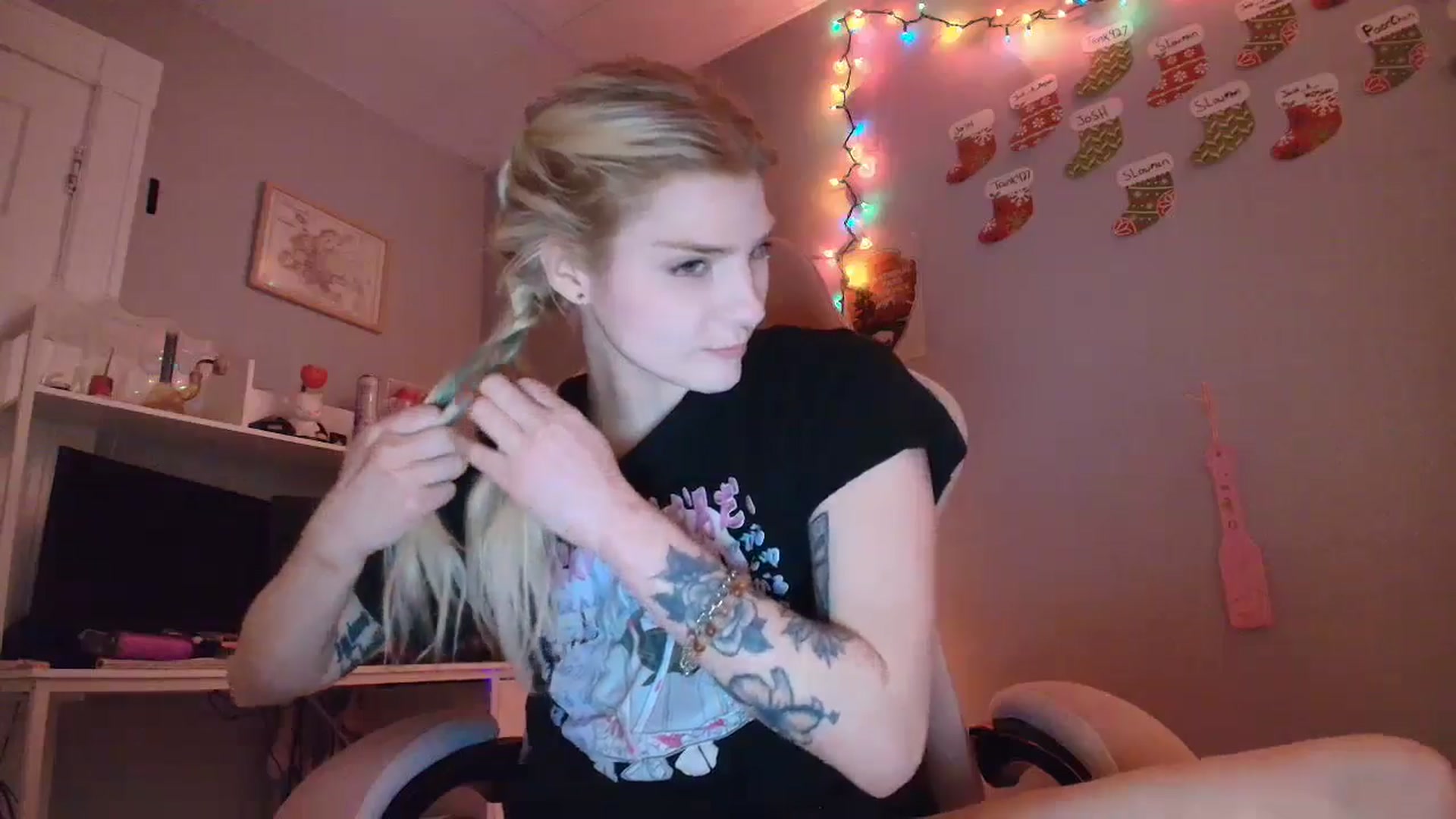 Gallery image thumbnail from DuckChan0's myfreecams stream on, 12/16/2025, 15:47 image 7 of 20