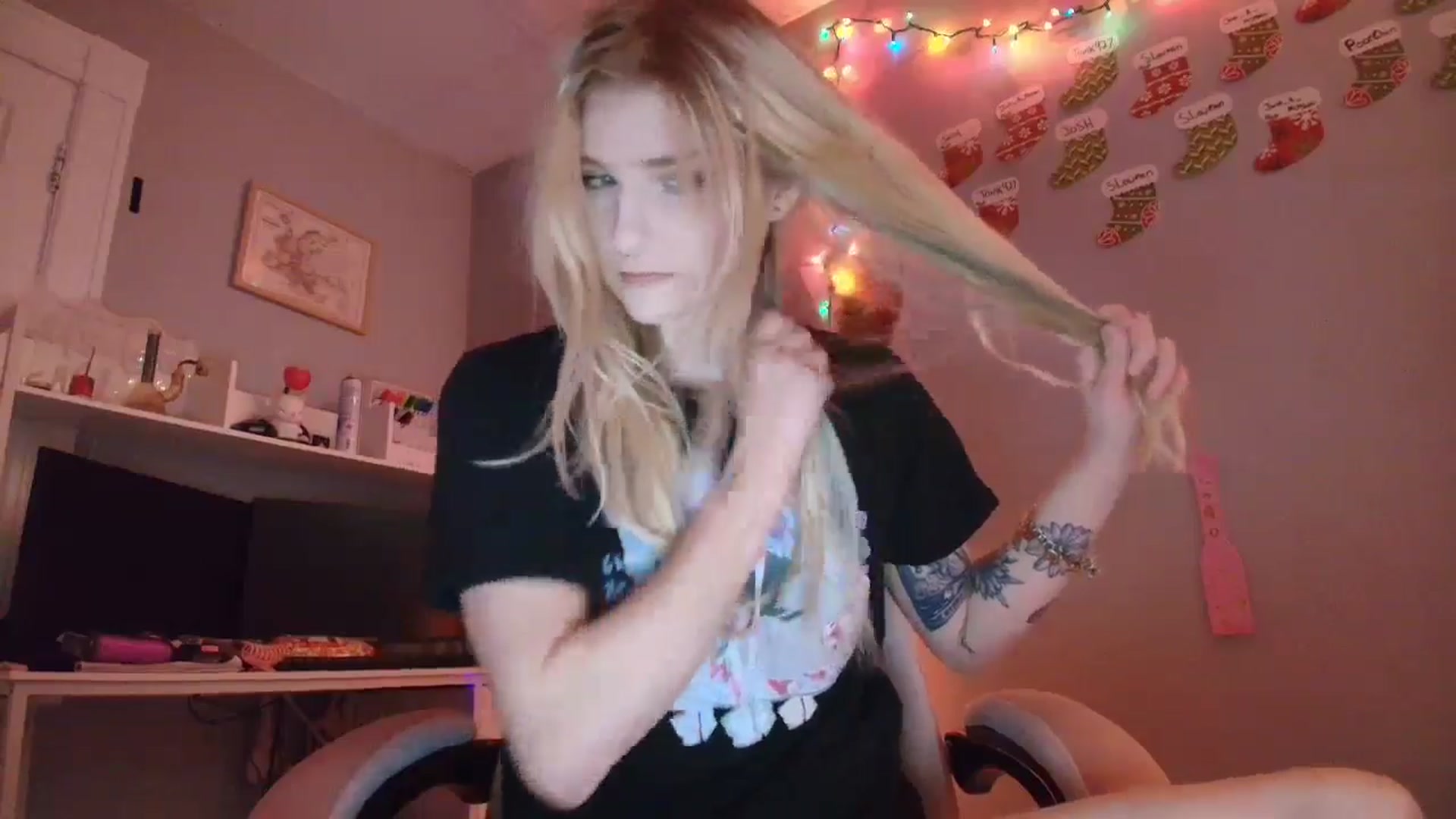 Gallery image thumbnail from DuckChan0's myfreecams stream on, 12/16/2025, 15:47 image 6 of 20